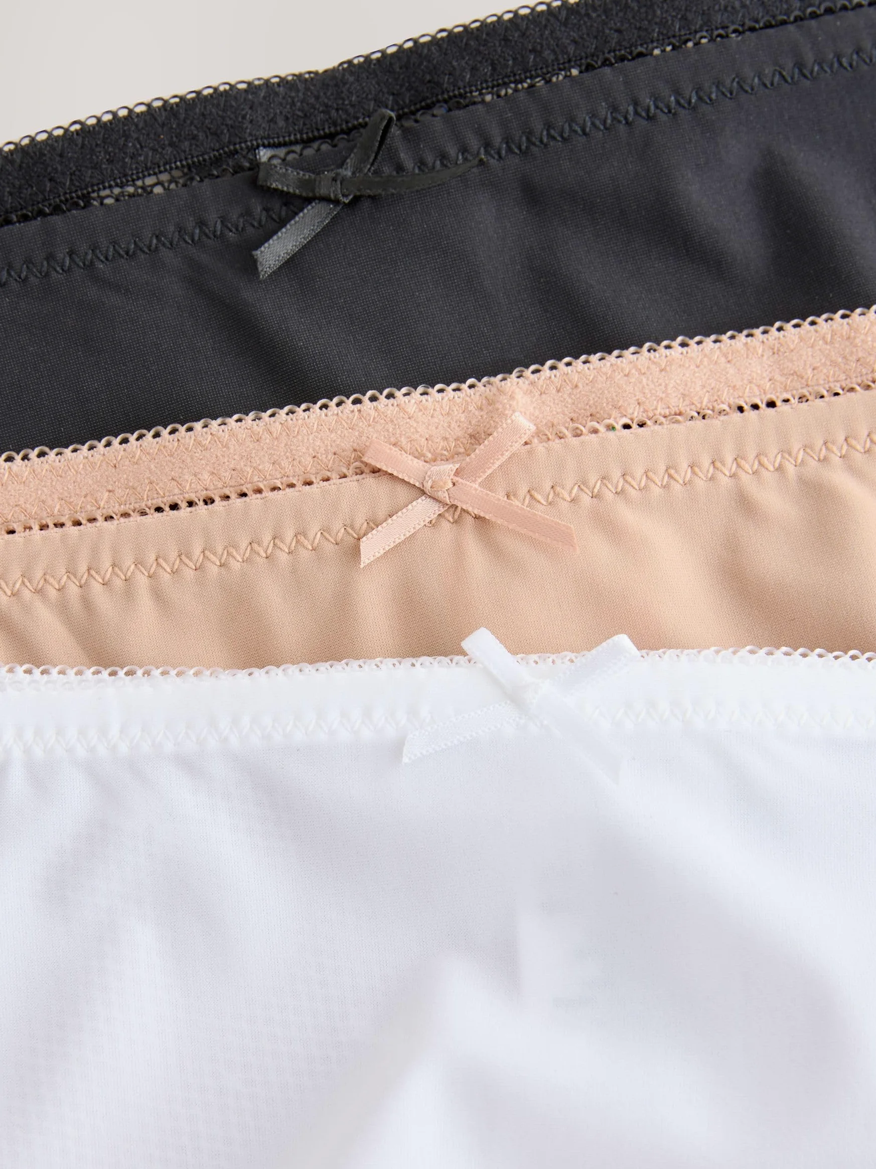NEXT Mujeres Pack de 7 Braguitas brasileñas cómodas Que no se marcan con Panel de Encaje Trasero