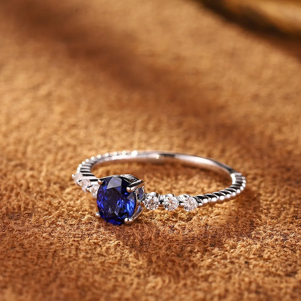Anillo de compromiso de oro de 9 K, 14 y 18 quilates en zafiro creado, elegante anillo ovalado apilable para mujer, anillos de oro blanco con zafiro cultivado en laboratorio de 4 puntas de 1 ct
