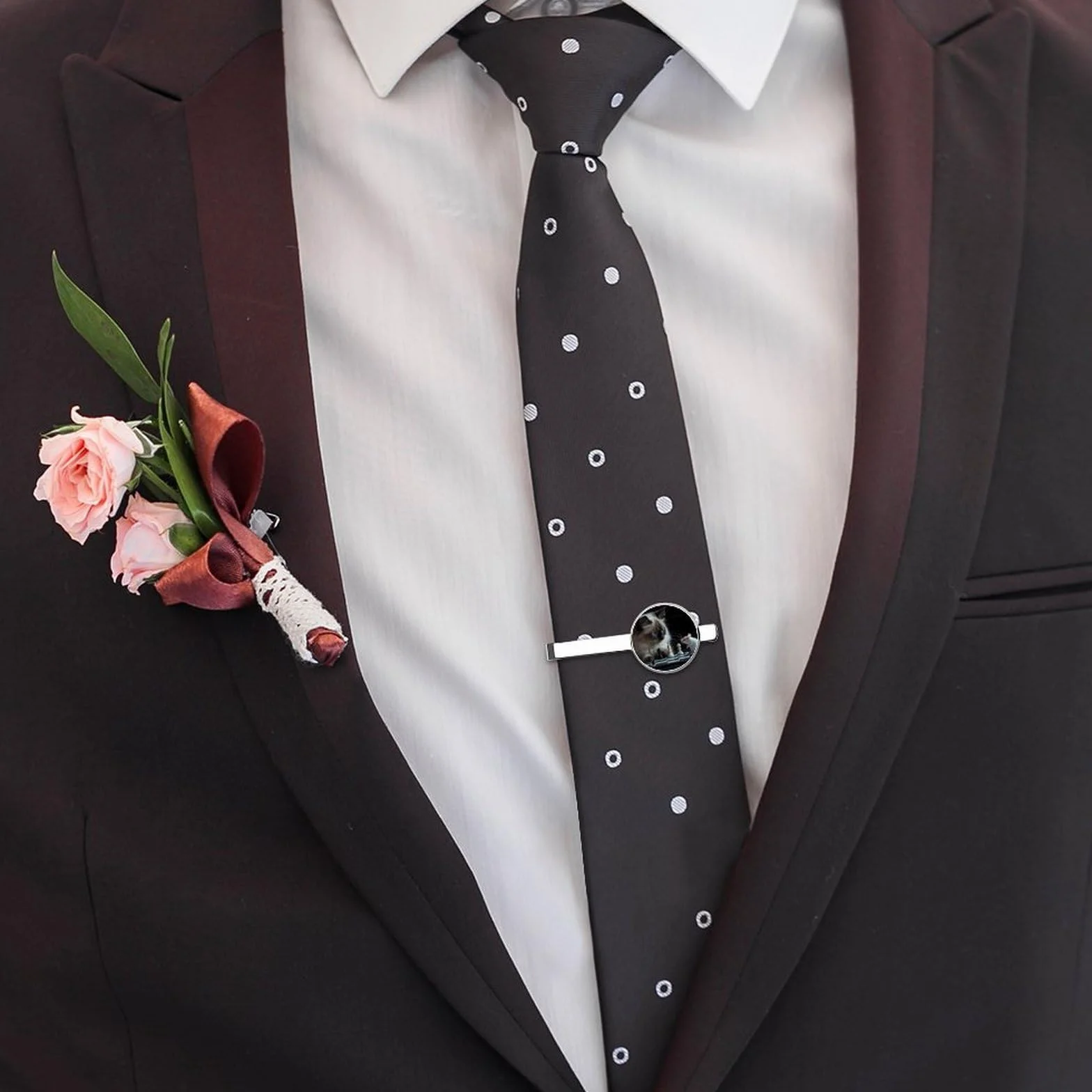Lindos clips de corbata de gato y rata jugando al ajedrez para hombre, para corbata, para regalos de boda, negocios, 5,5 x 2,2 cm