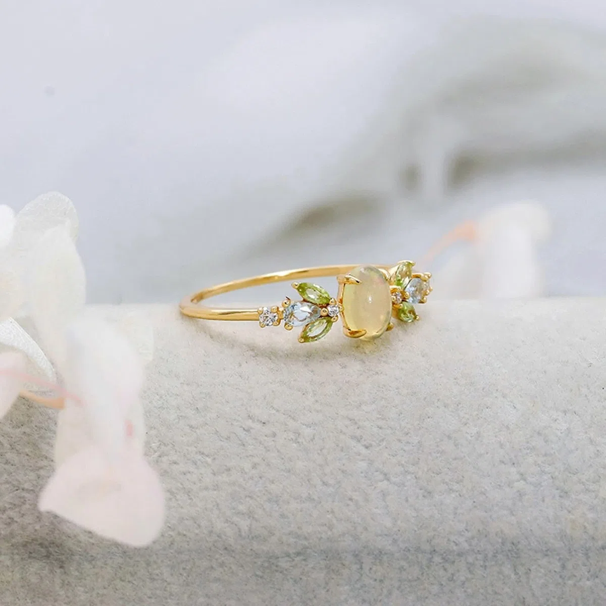 Alianzas Au 375/585/750 oro con ópalo ovalado, banda clásica de boda