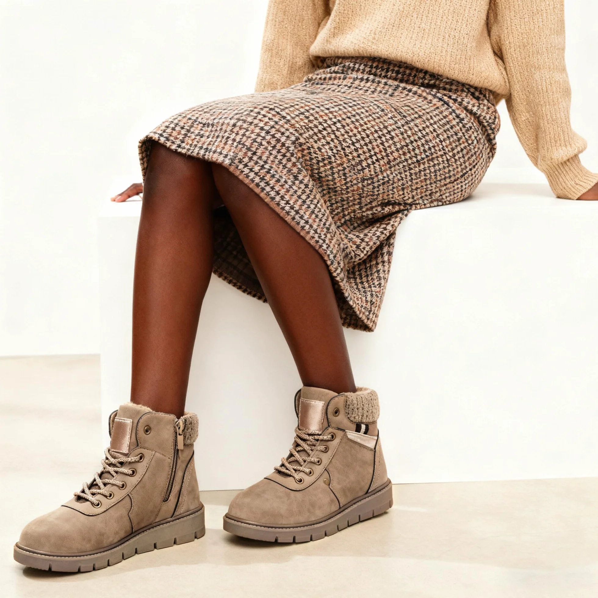 GLAMORA Botines de Invierno para Mujer, Botas de Nieve con Pelo, Cómodas y Antideslizantes, Cremallera Lateral y Cordones