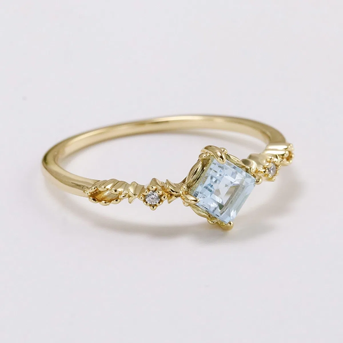 Anillo de boda de oro amarillo de 9 K/14 K/18 K con topacio azul claro cuadrado en 4 garras