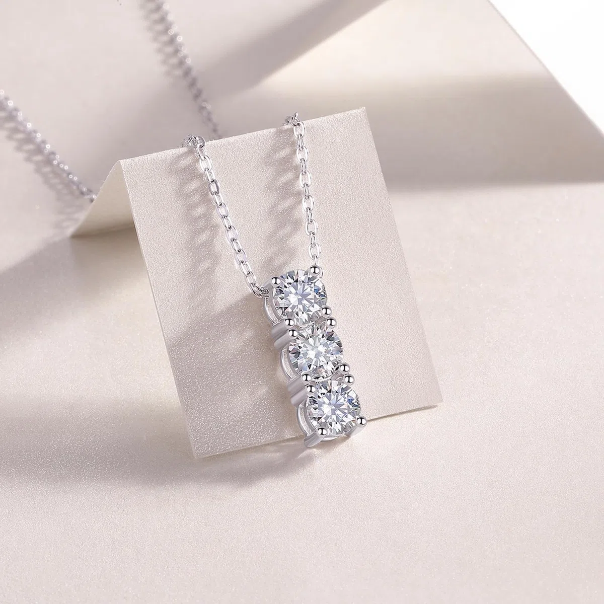 Collares de oro blanco para mujer con moissanita, oro blanco/platino, collar ajustable para mujer, tres piedras simples