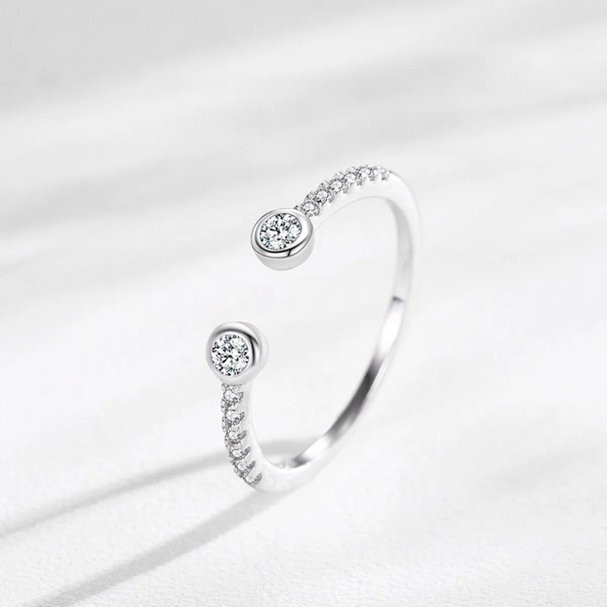 Anillos de compromiso para mujer, diseño abierto apilable con diamantes redondos de laboratorio, oro blanco de 14 quilates, talla 57 (18,1)