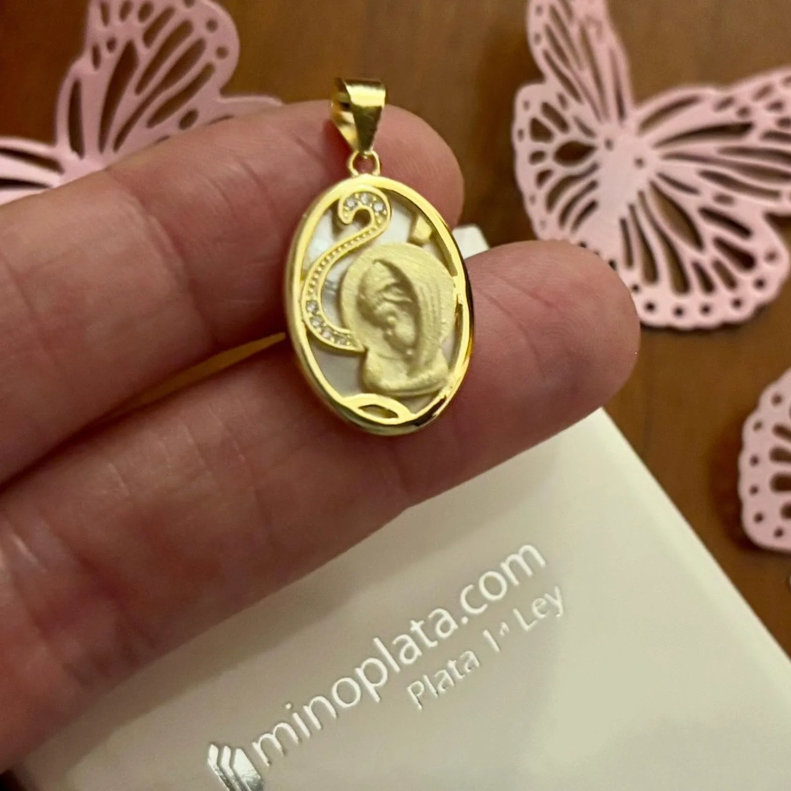 Virgen Niña Medalla Ovalada Plata dorada lisa matizada Nácar Circonitas