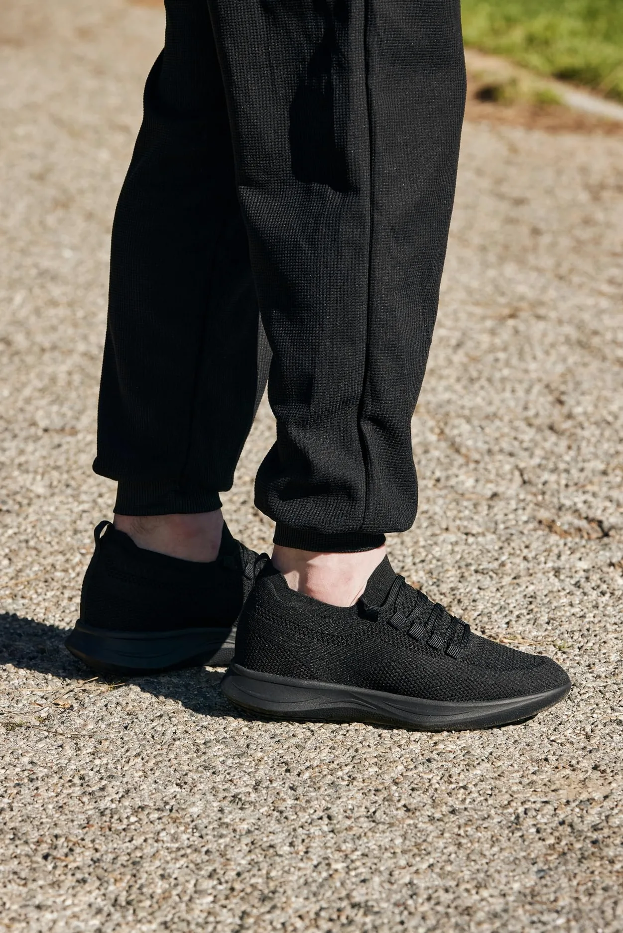 CALTO Zapatos de elevación invisibles para hombre con aumento de altura, tenis deportivos de punto súper ligeros, 2.4 pulgadas más altos