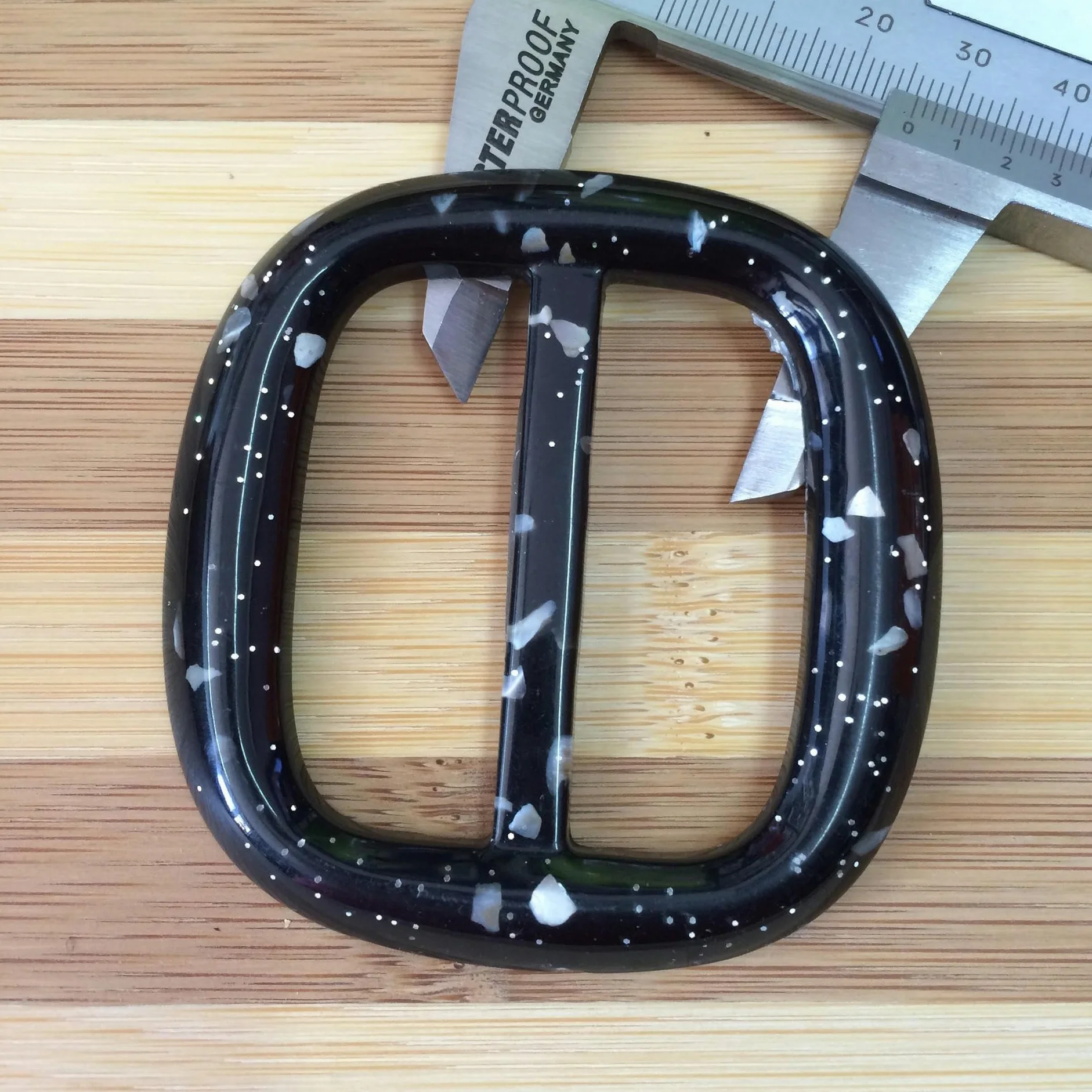 MSTZA Interior 30/40/50 mm 10 Piezas Flor Blanca Jade Resina Hebilla de cinturón Bufanda de Seda Anillo Clip Hebilla de Cintura Camiseta Clips de Corbata para Mujer Bolsa de Tela DIY