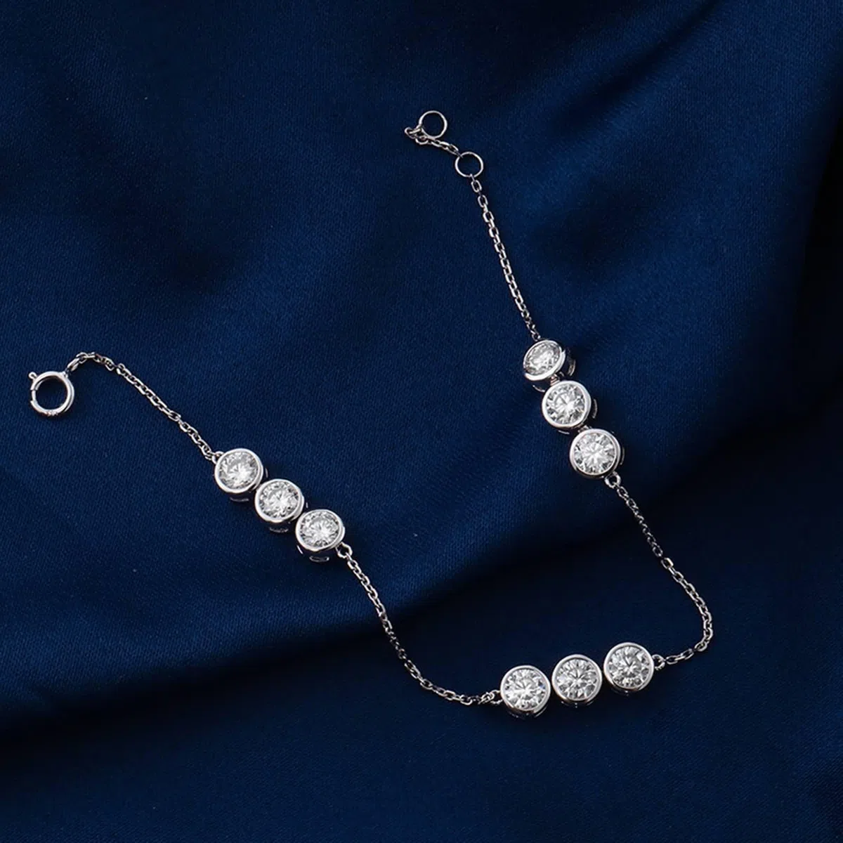 Pulsera de cadena de oro blanco para mujer con moissanita redonda de 4 mm