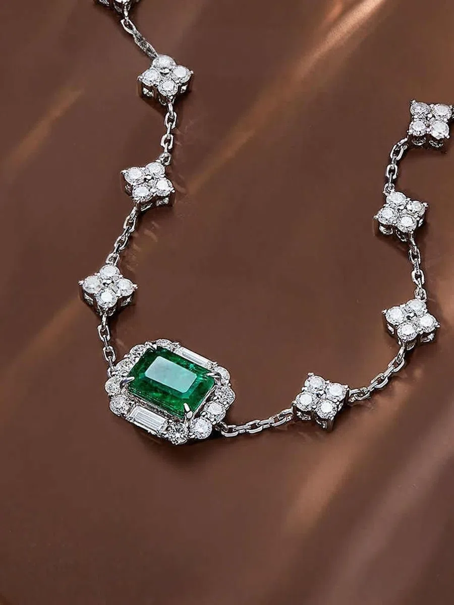 Pulsera de oro blanco de 14 quilates, rectángulo de oro blanco de 9 quilates, 14 quilates, 18 quilates con esmeralda creada de 0,63 quilates y moissanita de 1,3 quilates, pulseras para el día