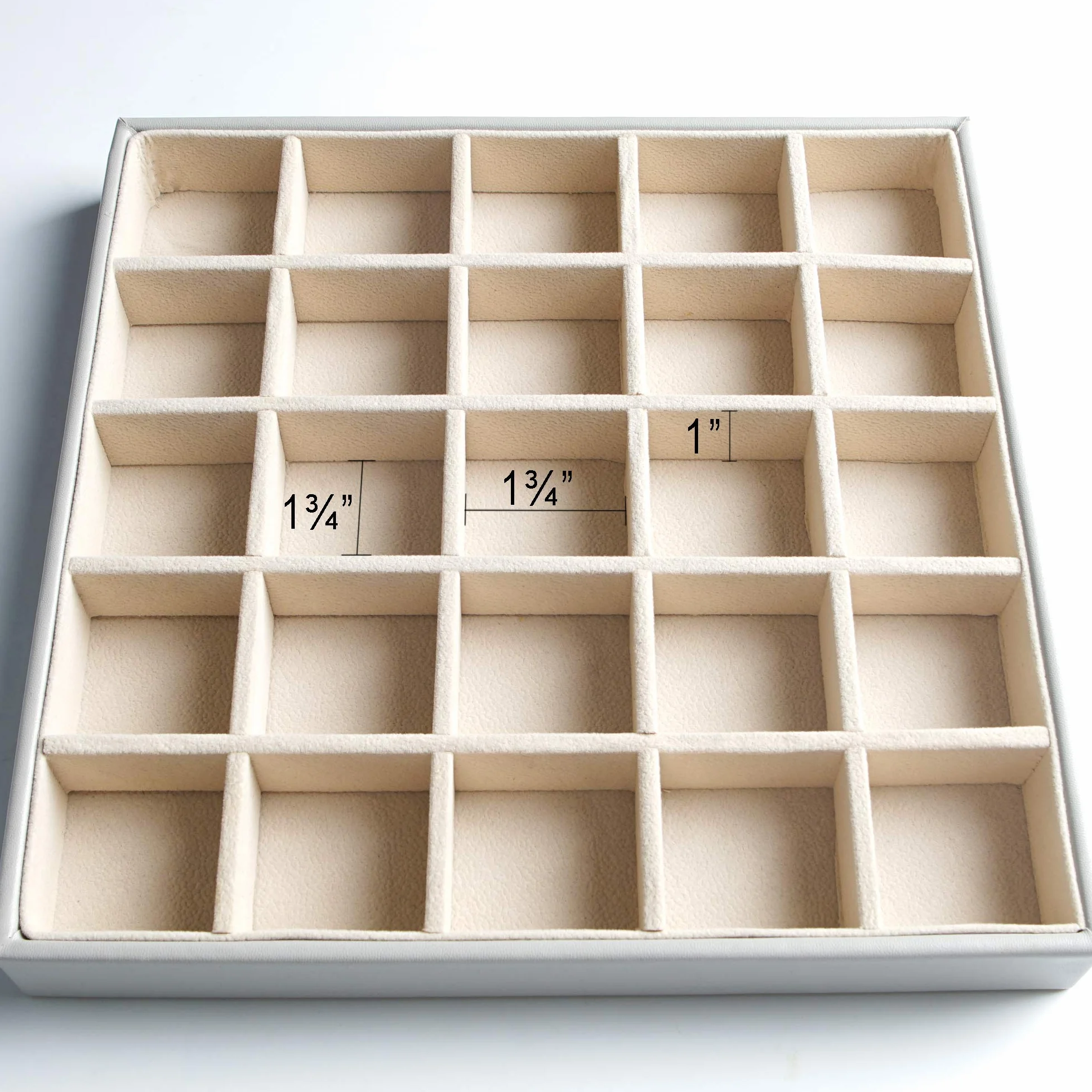 Frebeauty Organizador de pendientes, caja de joyería clásica con 50 ranuras de doble capa con 6 ganchos para collares y bolsillo para pulsera (gris)