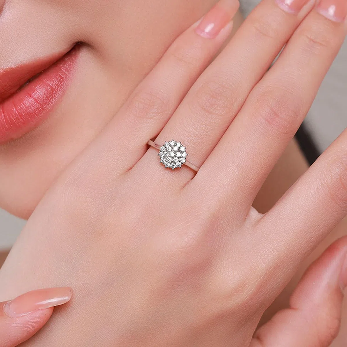 Anillo de oro blanco de 9 K/14 K, 9 x 9 mm, con incrustaciones de piedras
