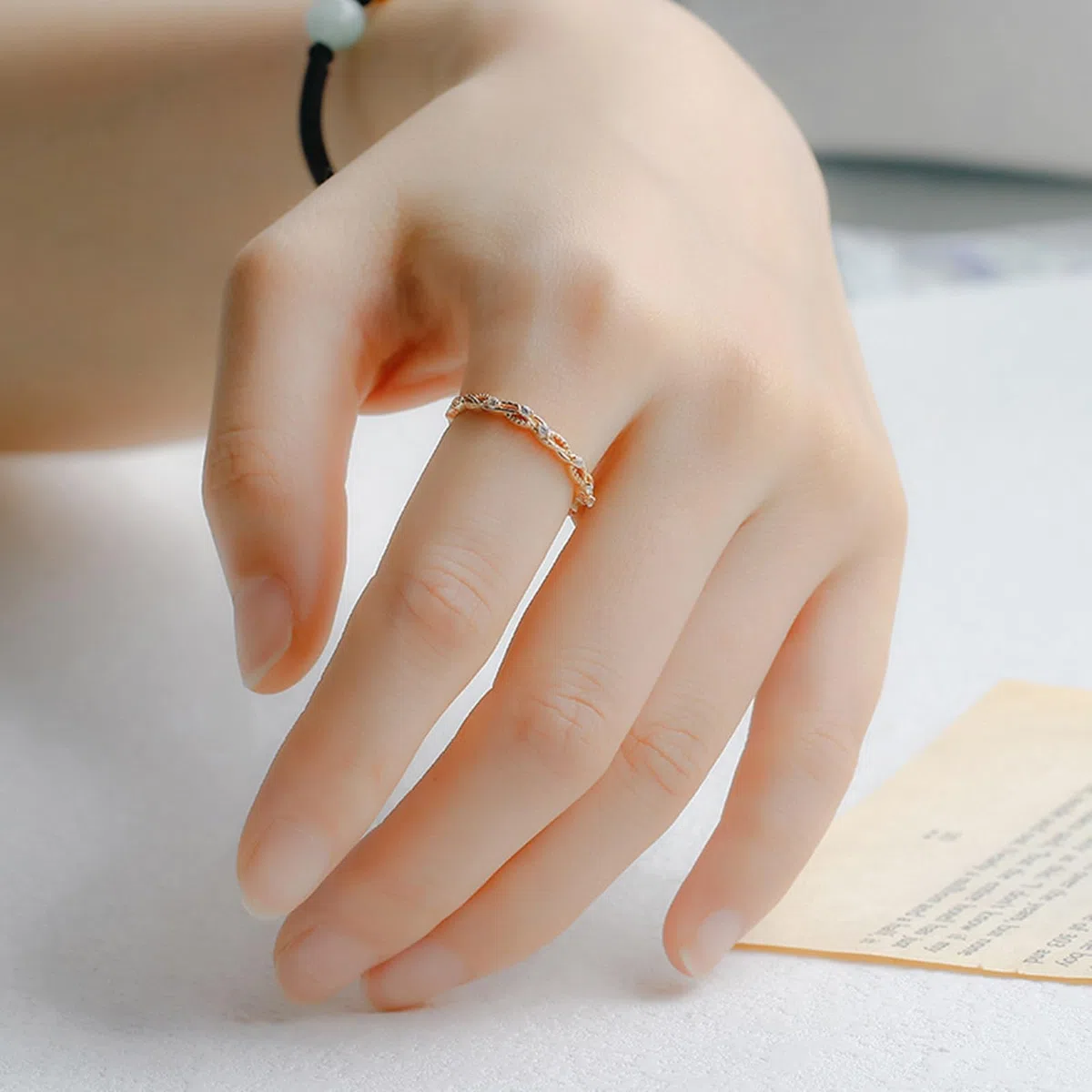 Anillo delgado apilable de oro de 9 quilates, 14 quilates y 18 quilates para mujer, delicado anillo de diamantes entrelazados de oro real