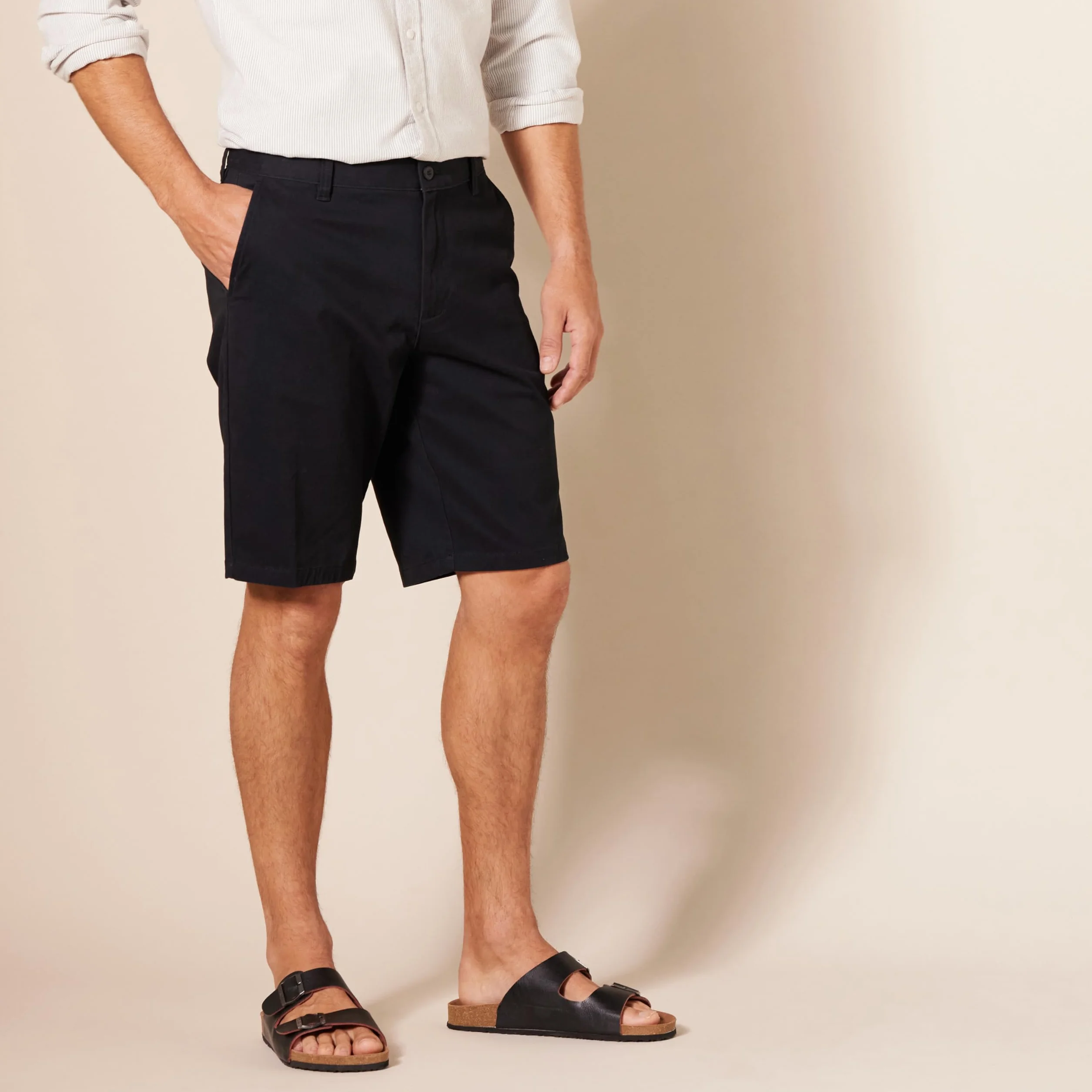Amazon Essentials Pantalones Cortos Chinos Elásticos y Cómodos con Frente Plano y Corte Ajustado de 28cm Hombre