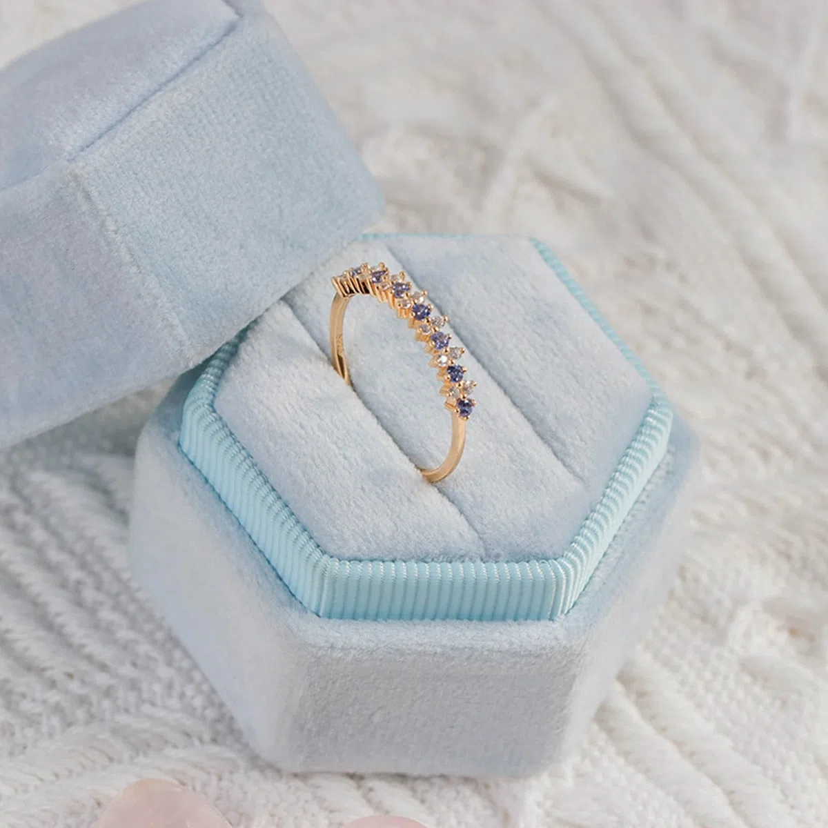 Anillo apilable de oro rosa 9 K/14 K/18 K para mujer, anillo fino con tanzanita sintética delicada