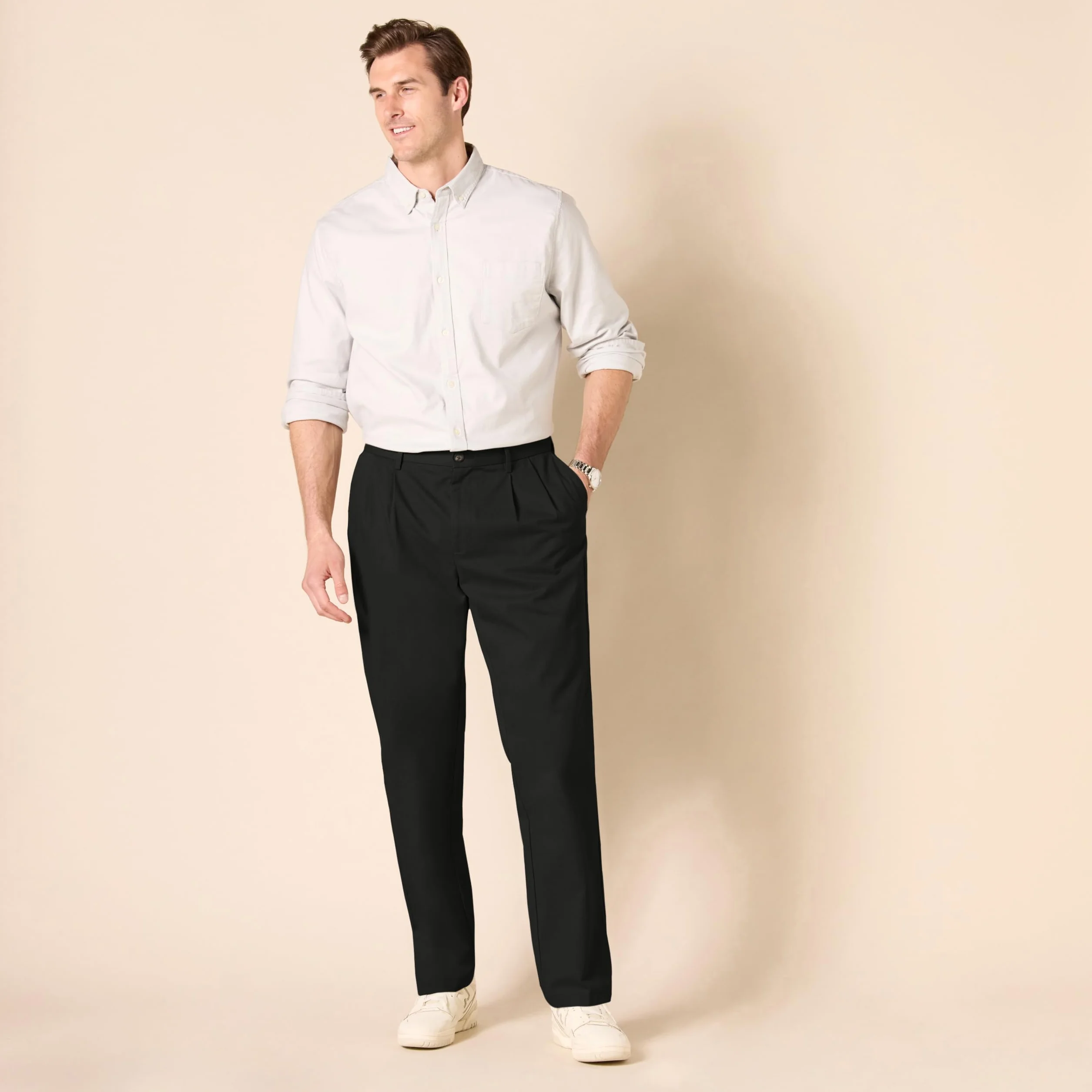 Amazon Essentials Pantalones de Estilo Chino, Plisados, ​​de Corte Clásico y Resistentes a las Arrugas (Disponibles en Tallas Grandes) Hombre
