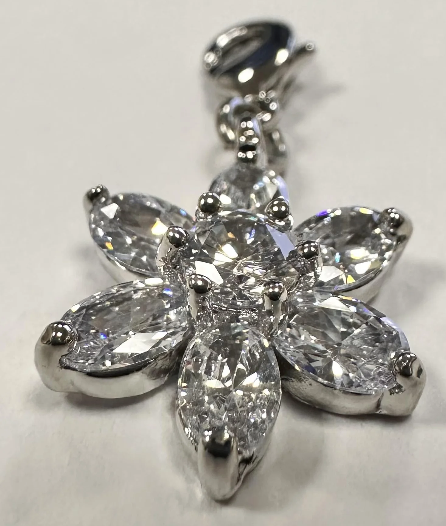 Quiges Charm con Cierre Plateado Flor de Zirconia Transparente Abalorios Joyería de Mujer