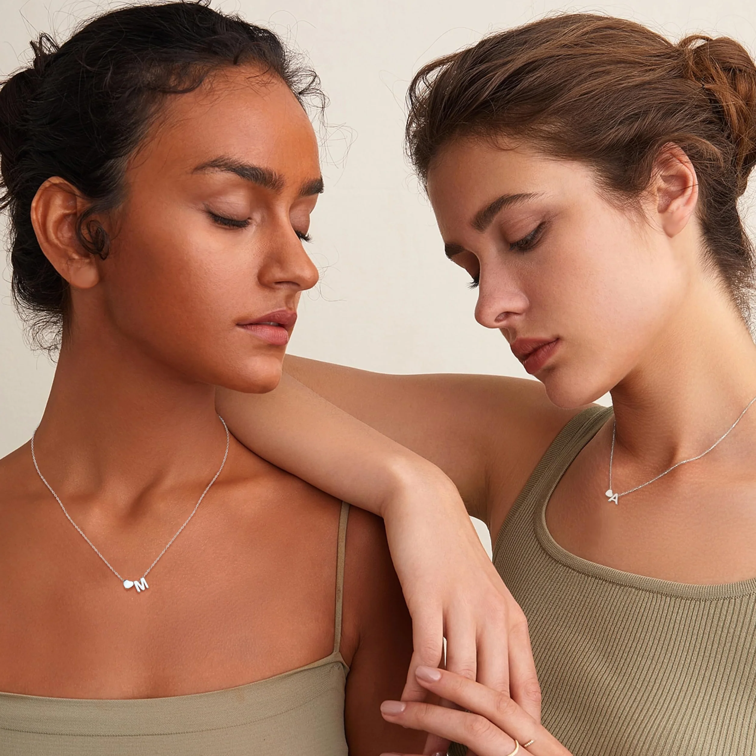 LOLIAS Personalizado Collar Inicial Corazón Plata Acero Inoxidable para Mujer