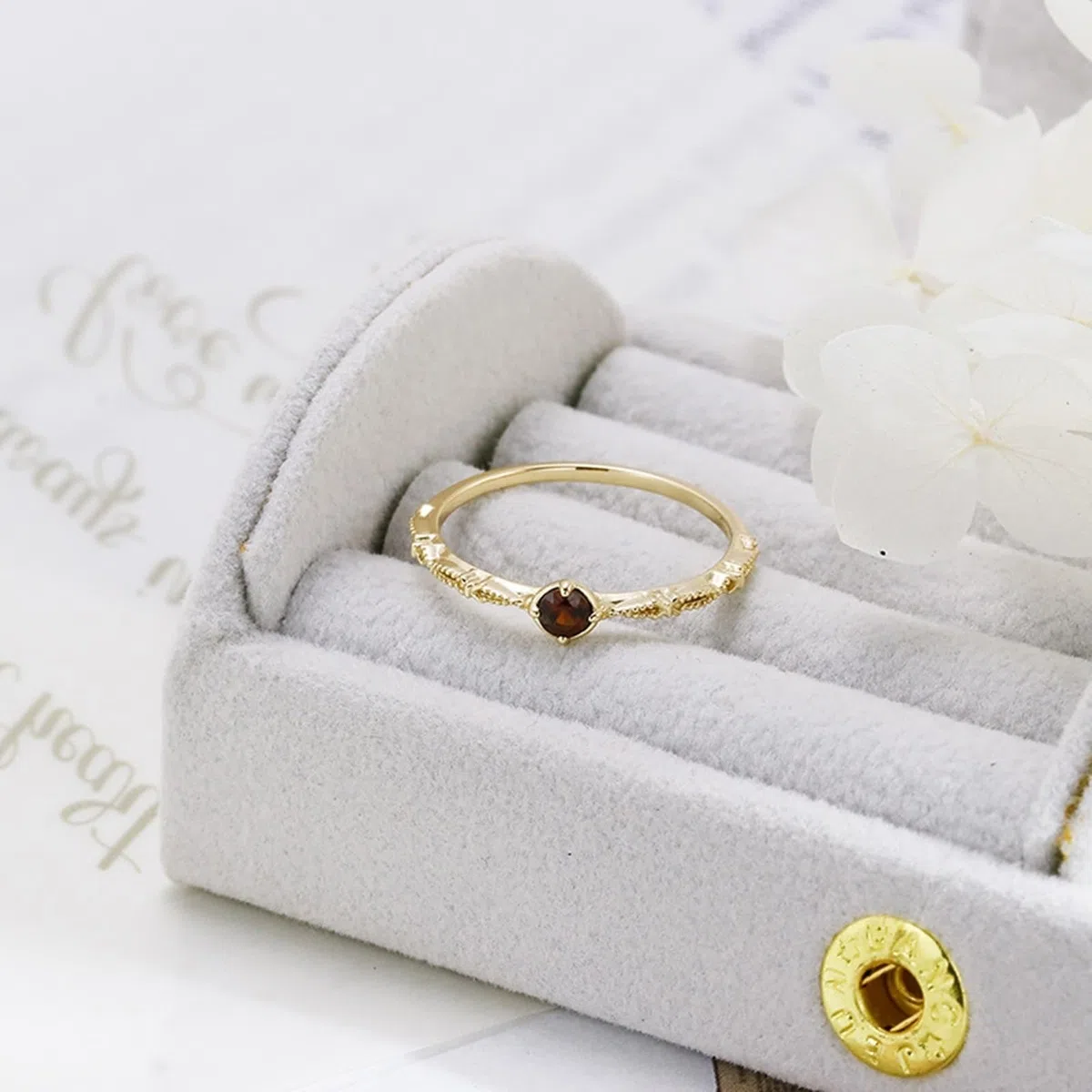 Anillo de compromiso auténtico de oro amarillo de 9 K/14 K/18 K con rubí rojo, forma clásica