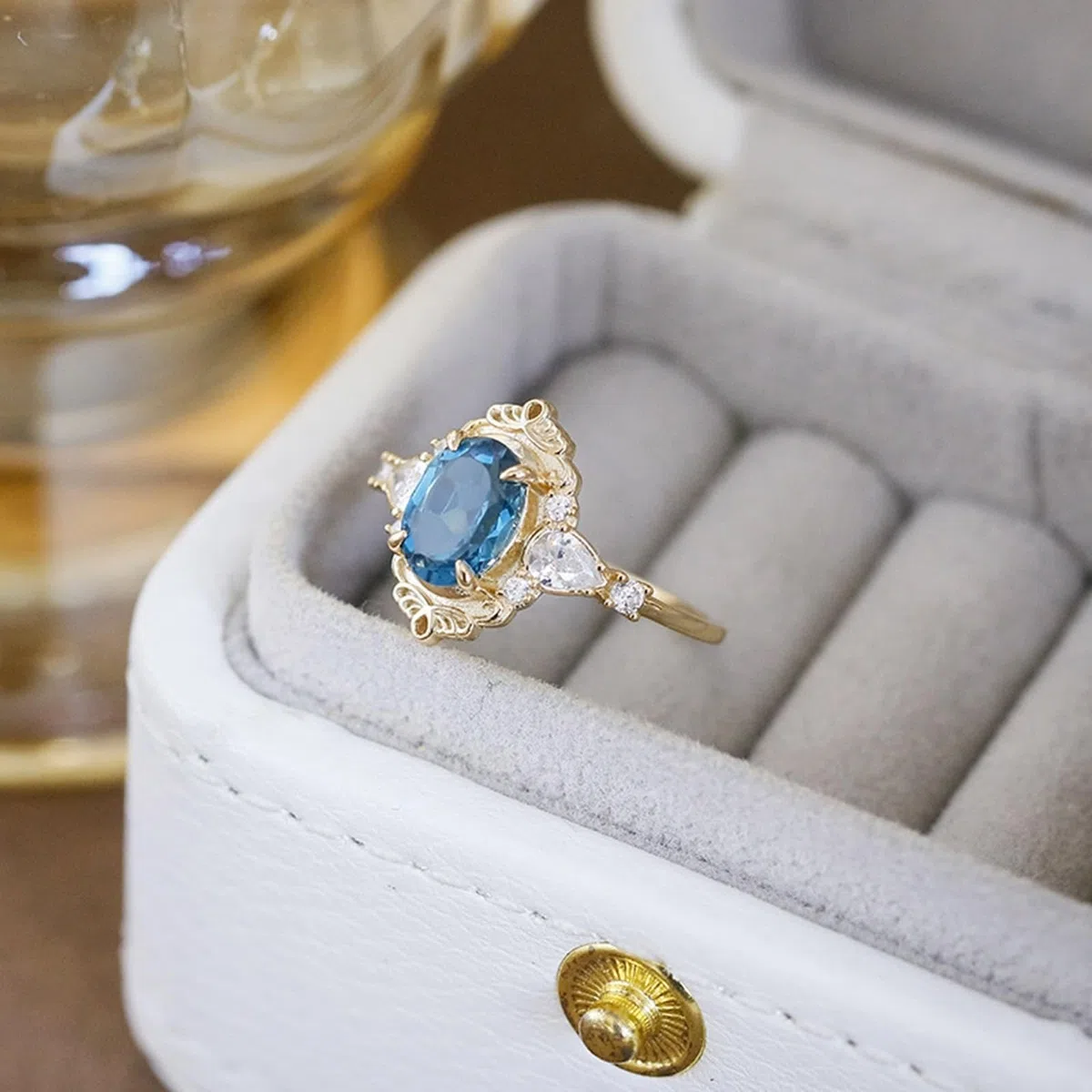 Par de anillos de oro 9 K/14 K/18 K con topacio azul ovalado en 4 garras retro