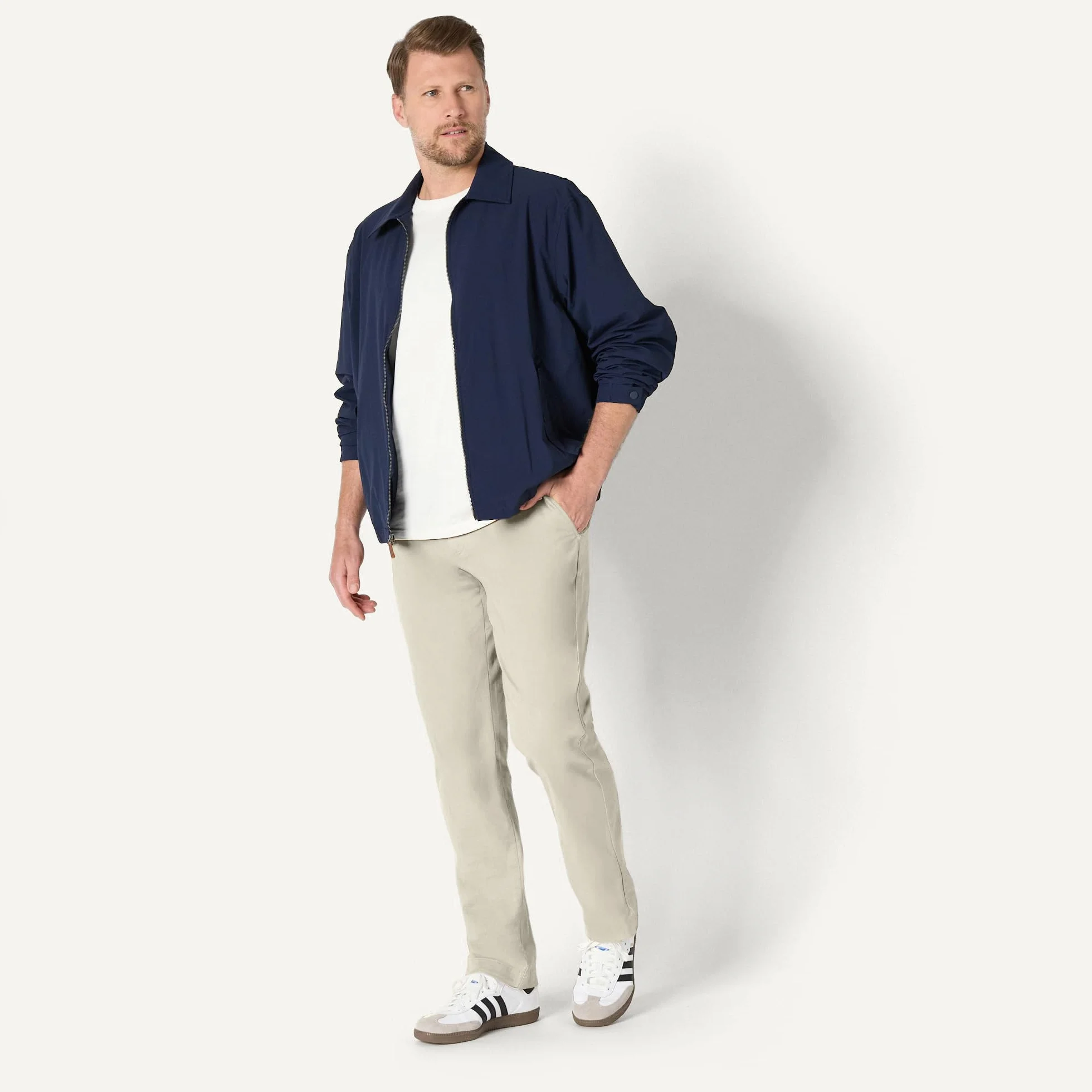 Amazon Essentials Pantalones de Estilo Chino, Elásticos, Cómodos, de Tela Lavada y Corte Atlético Hombre