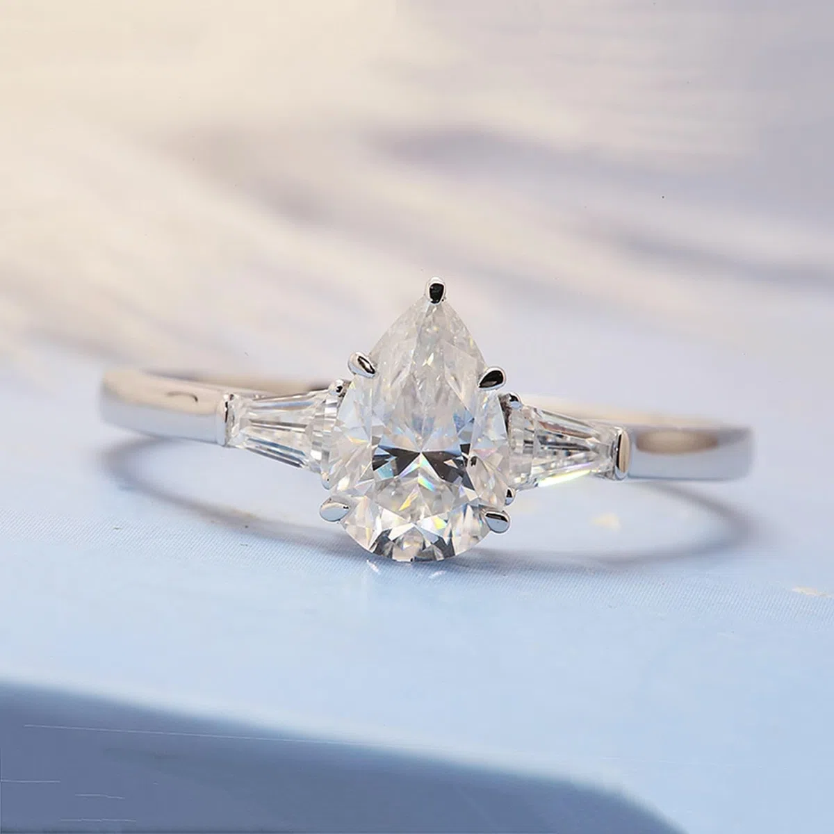 Anillo de compromiso de oro blanco de 14 K/18 K para mujer, pera de moissanita, anillo para mujer, anillo en forma de gota