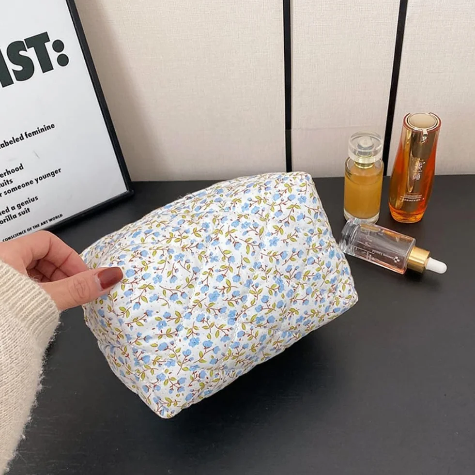 Aucuu Bolsa de cosméticos de Viaje, Bolsa de Maquillaje para Mujer, Bolsa de Aseo Acolchada para Mujer, Bolsa de cosméticos de Gran Capacidad, Bolsa de Maquillaje de algodón con Estampado Floral