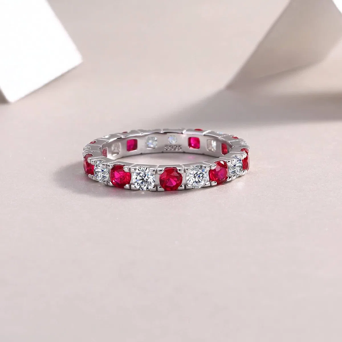 Anillo de compromiso de oro amarillo Au750, joyería de oro real, fino anillo de boda con laboratorio creado zafiro rojo, banda de boda con moissanite PT950 platino, talla 47-65