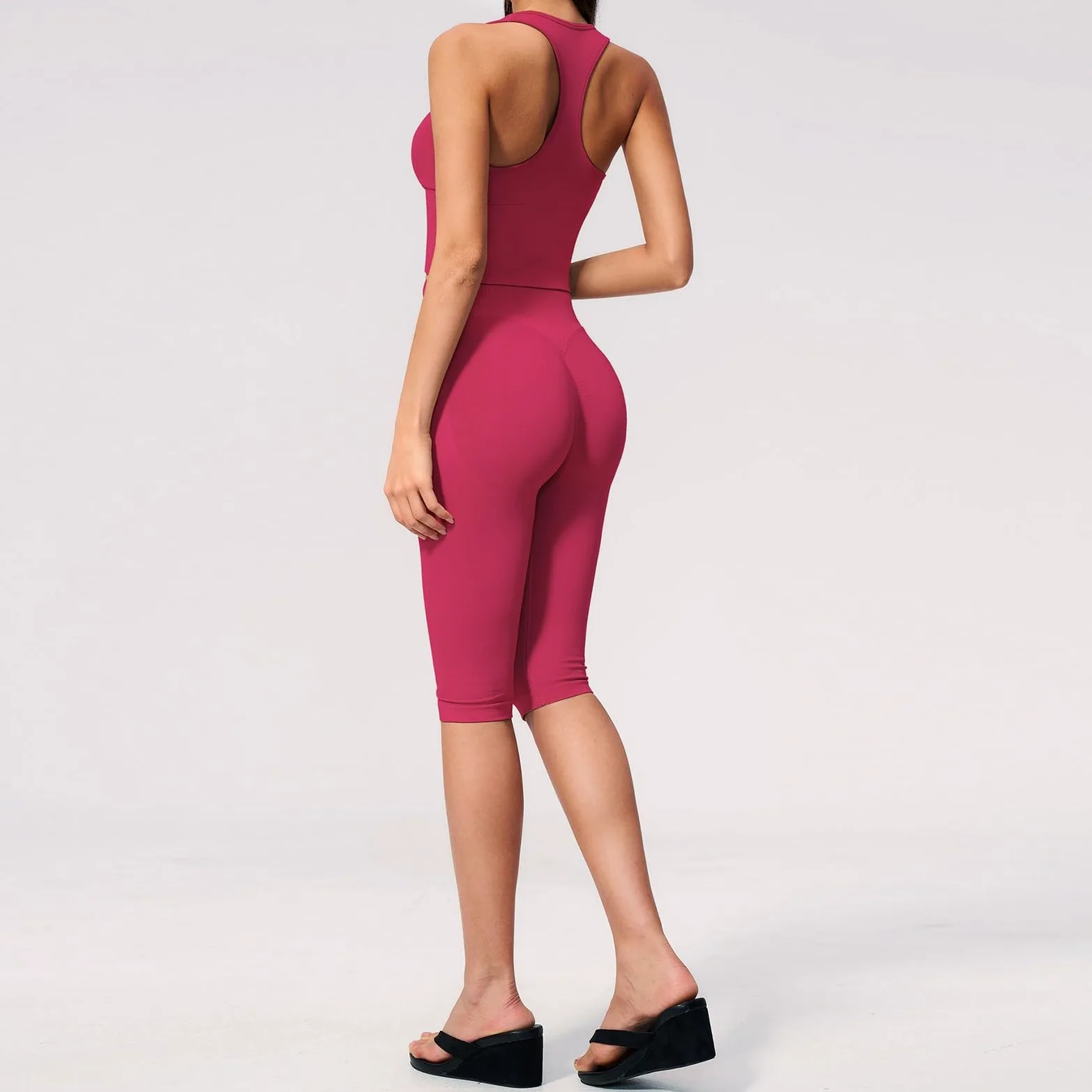Conjunto de yoga de dos piezas con ajuste elegante y rendimiento para yoga, correr y entrenamiento físico.