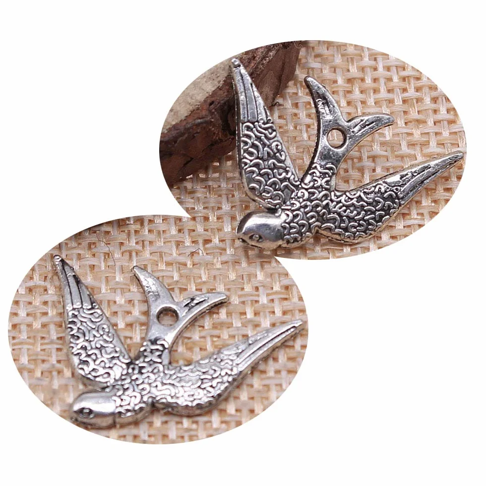 Colgantes de pájaro golondrina 25x17mm plata antigua 30pcs