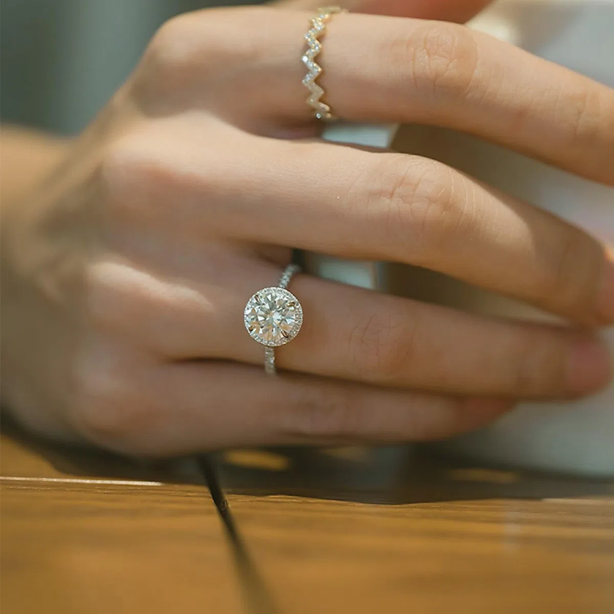 Anillos de dedo para mujer, anillos de compromiso para mujer con moissanita redonda de oro blanco