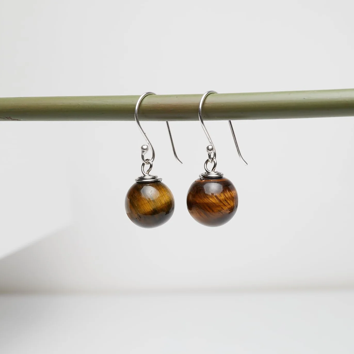 Pendientes colgantes de plata de ley con ojo de tigre marrón 12 mm hechos a mano para mujer