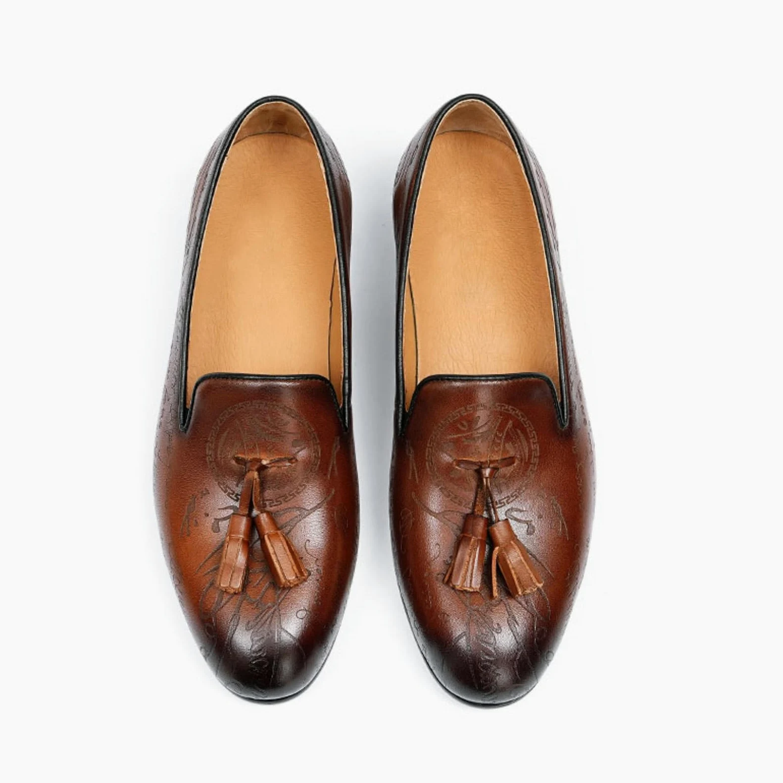 Genérico Mocasines Hombre con Borlas para Traje Boda Ceremonia | Mocasines sin cordones con borlas, diseño grabado y tacón 3 cm para traje, boda, oficina y eventos