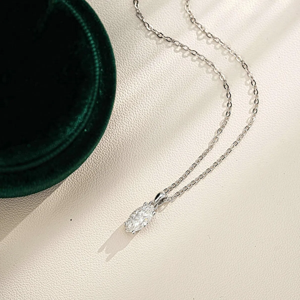 Collar de oro blanco Au750 de 18 quilates, joya auténtica con marquesa moissanita, colgante solitario de 45 cm