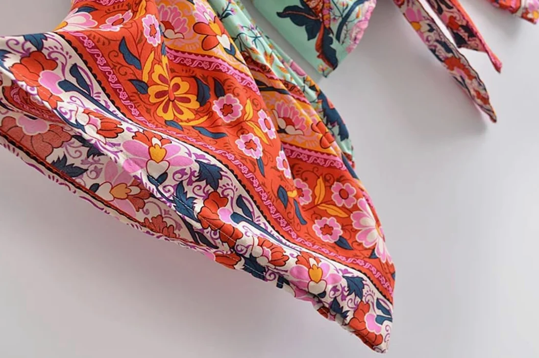 Kimono corto con estampado floral para mujer, cuello en V, mangas murciélago, bata bohemia para cubrir el bikini