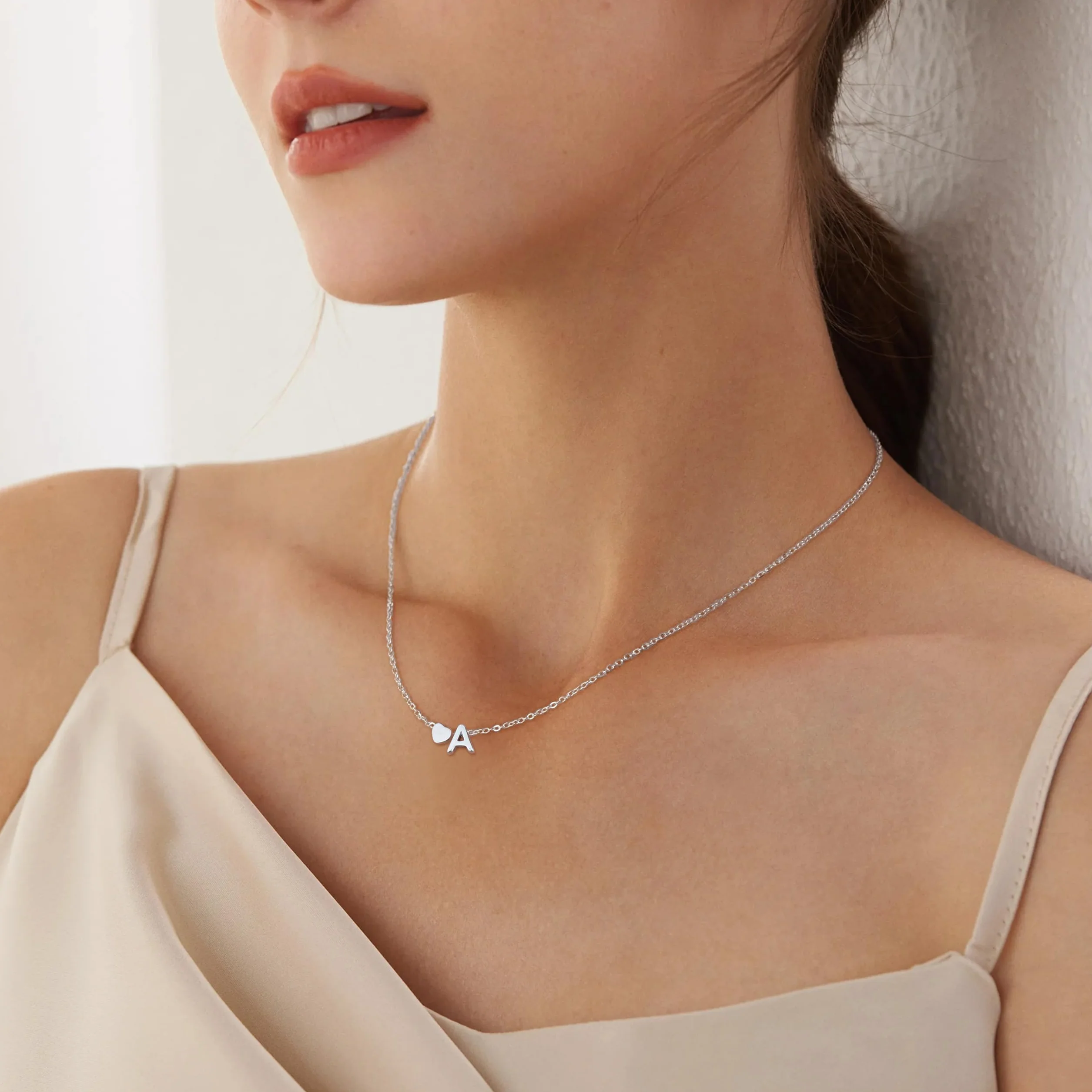 LOLIAS Personalizado Collar Inicial Corazón Plata Acero Inoxidable para Mujer