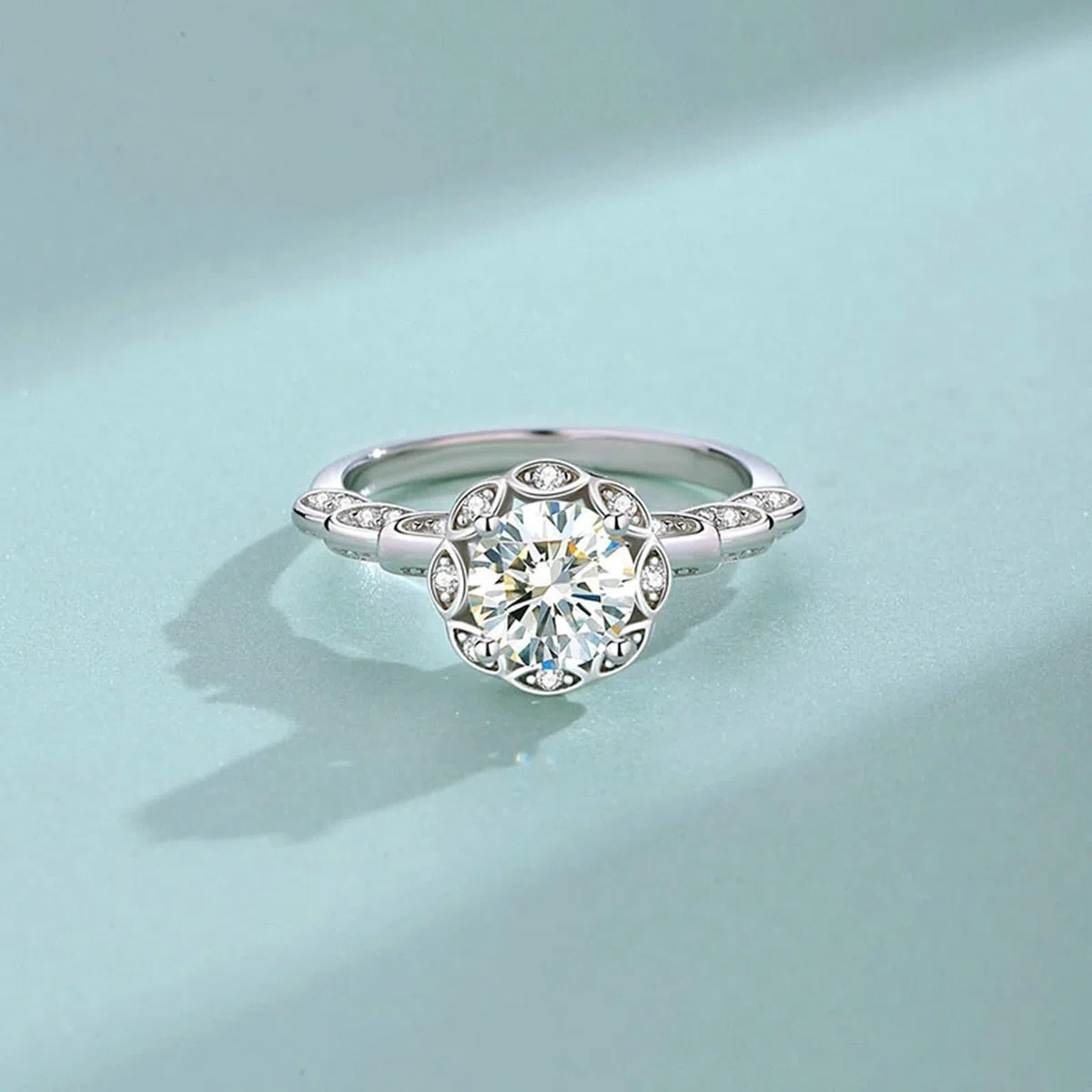 Anillo de mujer para dedo medio, anillo de bisutería con alas de ángel con moissanite redondo de 1 quilates de oro blanco de 9 quilates, talla 56 (17,8)