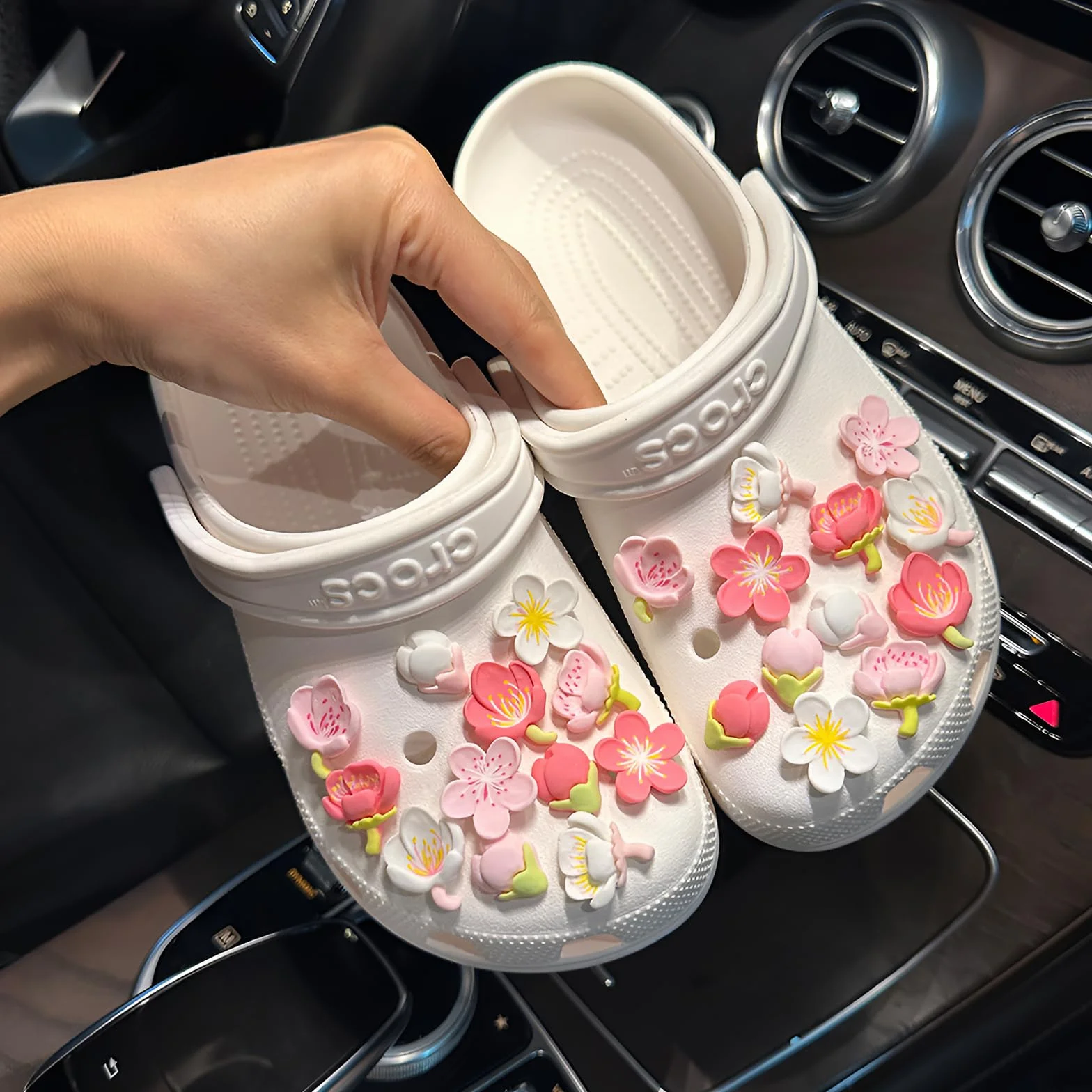 DBALL 30 Piezas Pin Crocs Moda Rosa Flor De Cerezo Pins Para Accesorios Crocs Con Perlas Dulce Lindo Adecuado Para Damas y Niños Sandalias Decorativas