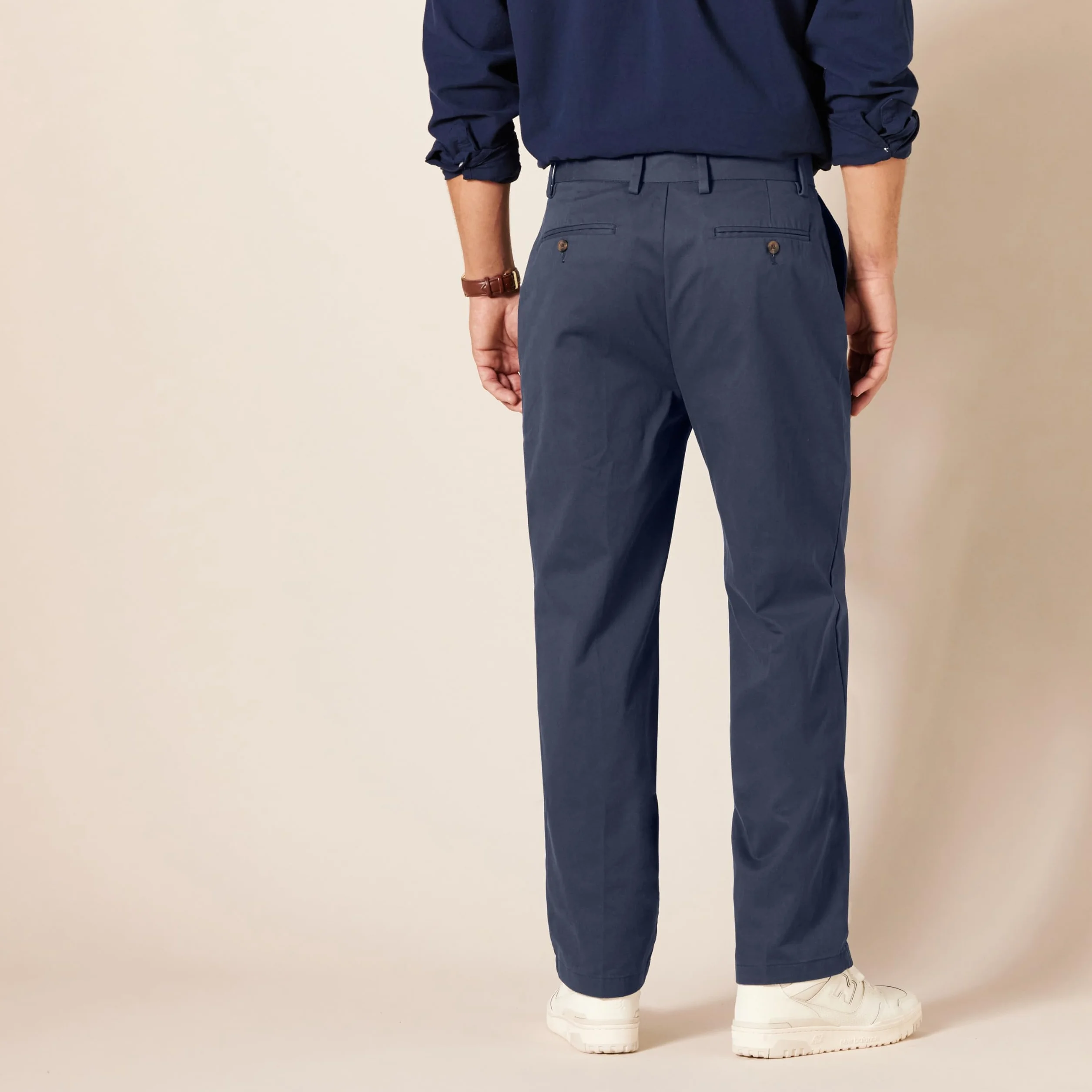 Amazon Essentials Pantalones Chinos Elásticos con Parte Delantera Lisa, Corte Clásico, Resistentes a las Arrugas Hombre