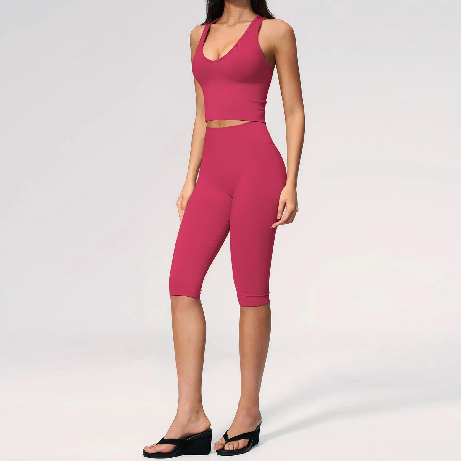 Conjunto de yoga de dos piezas con ajuste elegante y rendimiento para yoga, correr y entrenamiento físico.