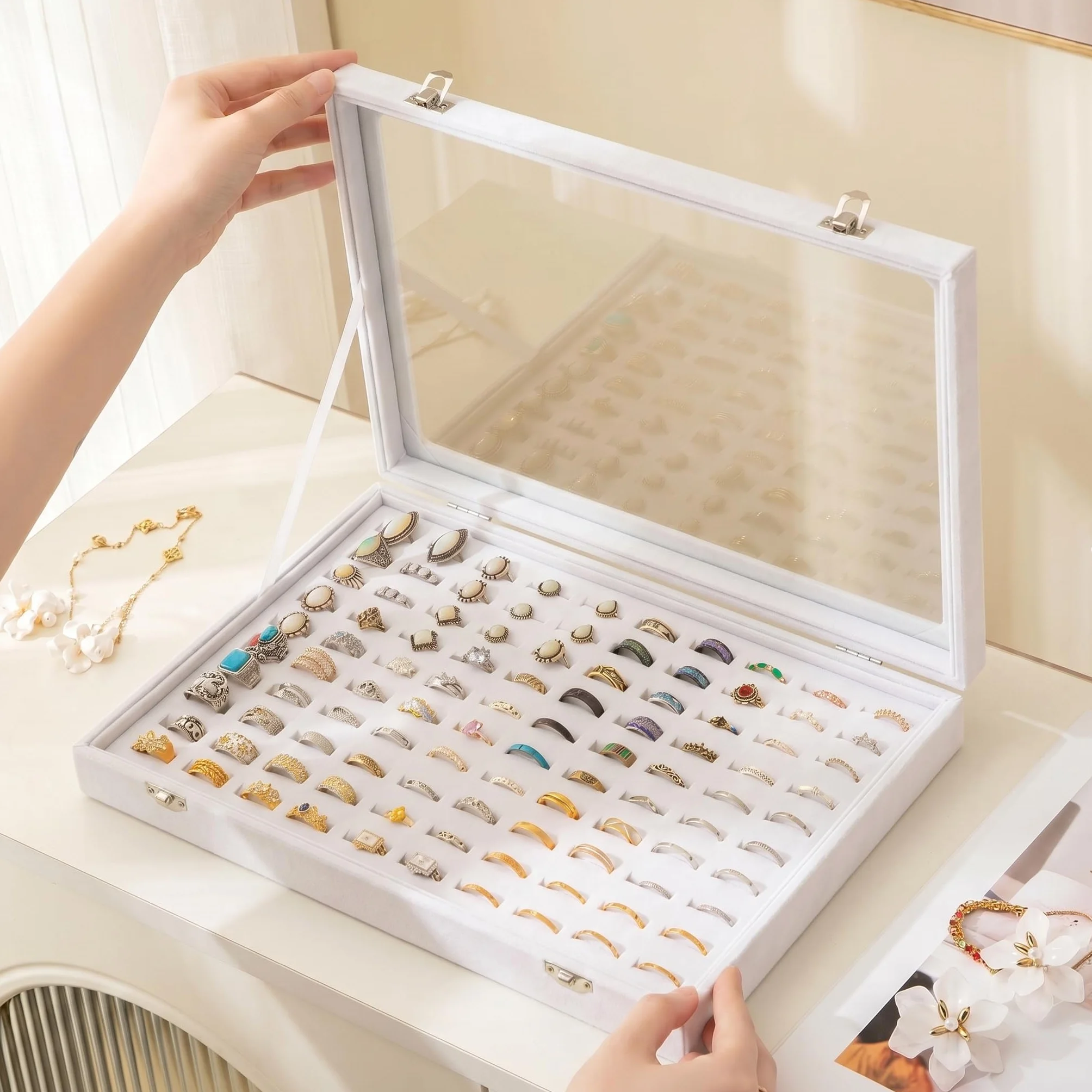 Frebeauty Bandeja organizadora de anillos con 100 ranuras para anillo con tapa transparente, caja de almacenamiento de anillo de terciopelo, bandeja de anillo(Blanco)