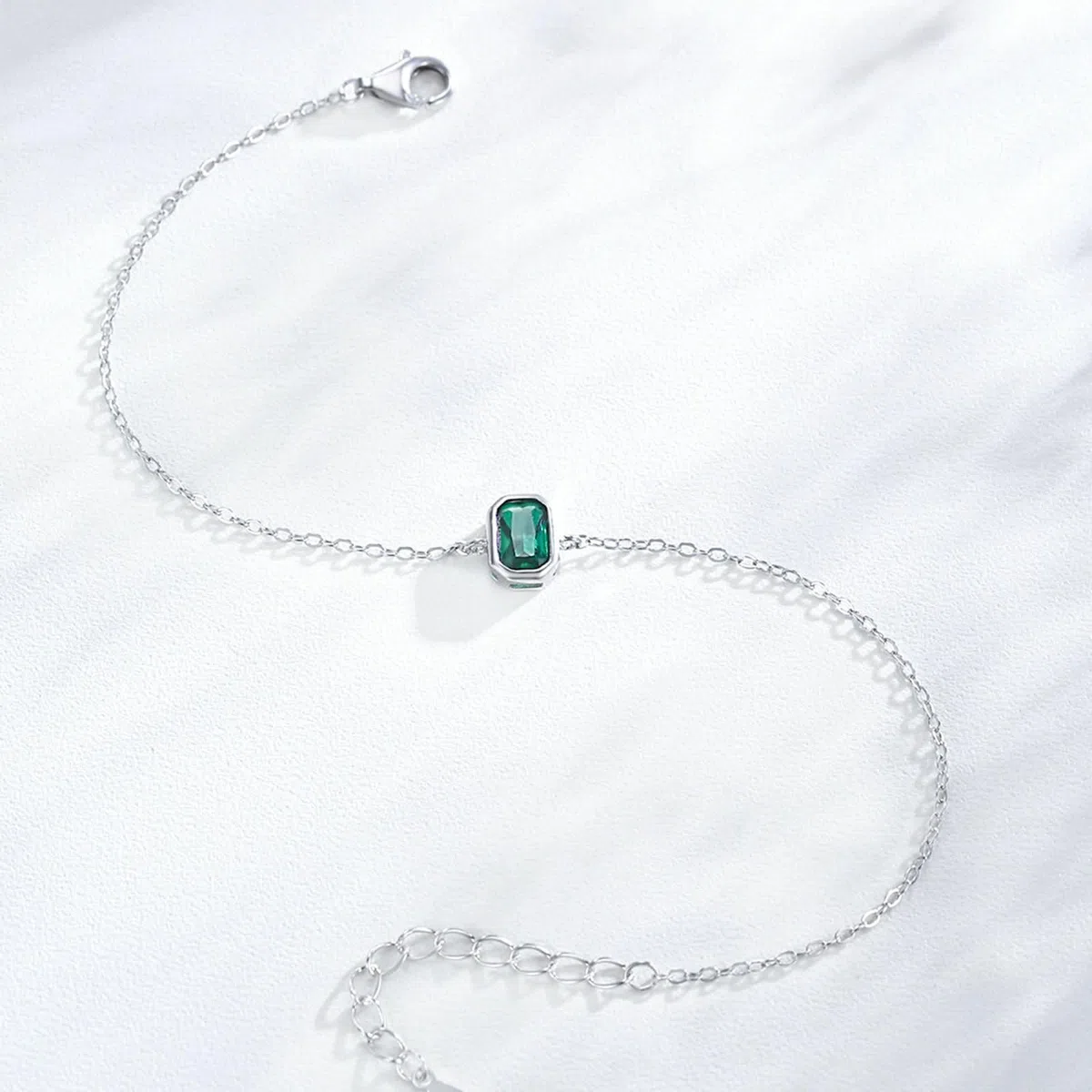 Pulsera de Mujer de Oro Blanco 9 Kilates / 14 Kilates / 18 Kilates, Rectángulo con Esmeralda Creada, Cadena Extensible 16 CM + 5 CM, Pulsera de Plata Verde de Mujer