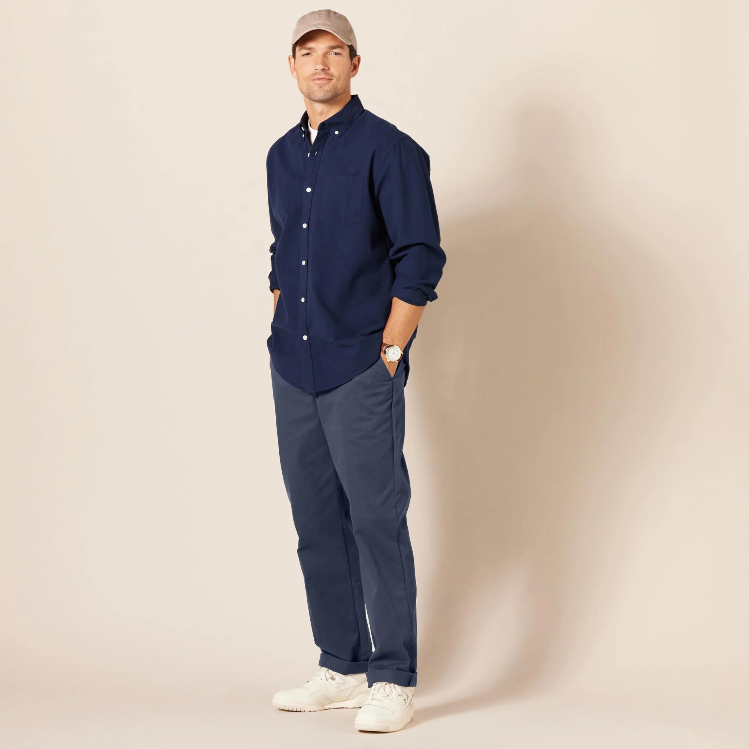 Amazon Essentials Pantalones Chinos Elásticos con Parte Delantera Lisa, Corte Clásico, Resistentes a las Arrugas Hombre