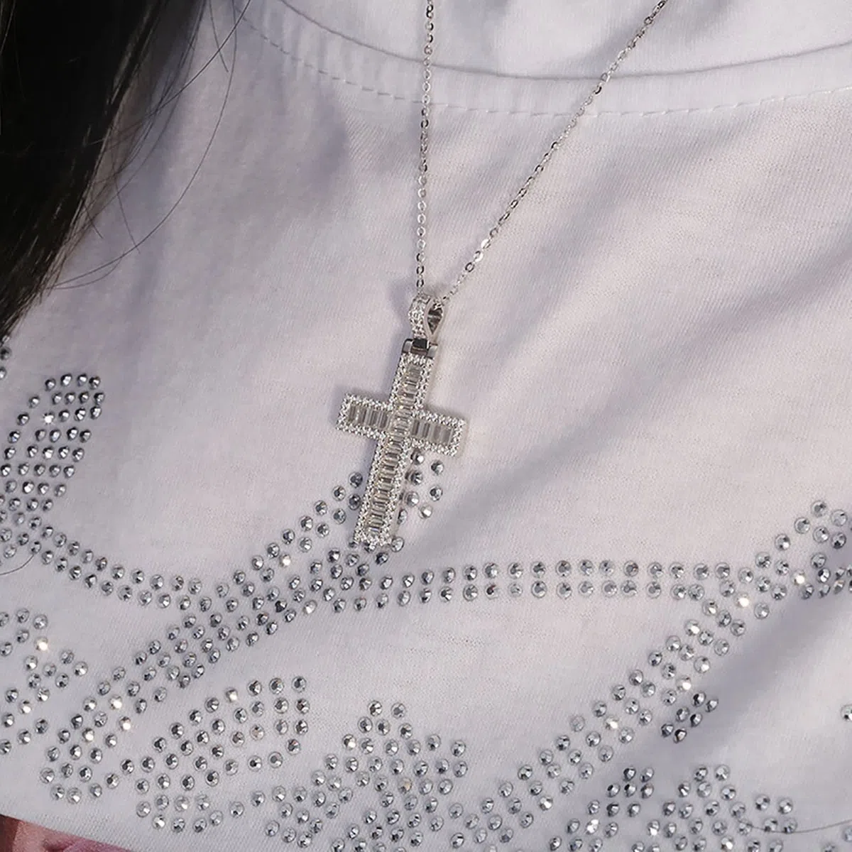 KnBoB Colgante de mujer, collar de oro blanco de 14 quilates/18 quilates, cruz de 0,11 quilates, cadena de moissanita, 45 cm