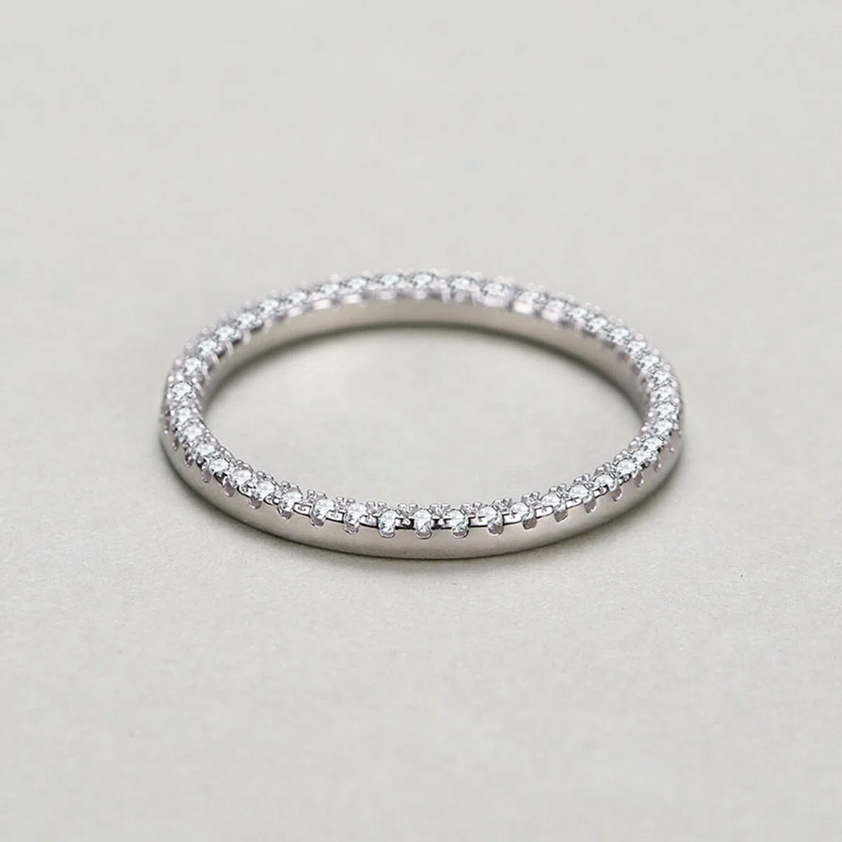 KnSam Anillo solitario de oro blanco de 9 K/14 K/18 K, joyas de oro auténtico, anillo apilable clásico con moissanita, anillos de pareja de oro blanco Au 375/585/750, talla 47-65