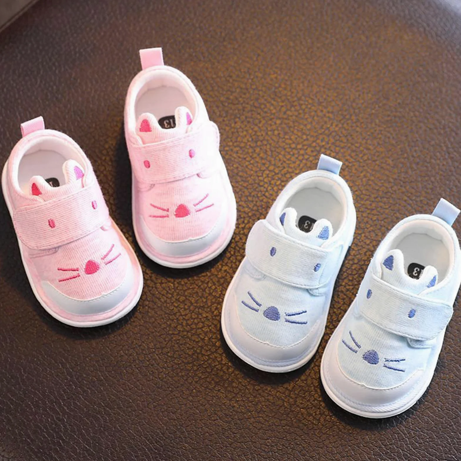 Zapatos Primeros Pasos Bebé,Zapatos descalzos para bebés,Suave y cómodo Zapatos casuales para bebés,Antideslizante Ligero,Zapatillas de Deporte Transpirables para bebé,Regalo Bebe Personalizado