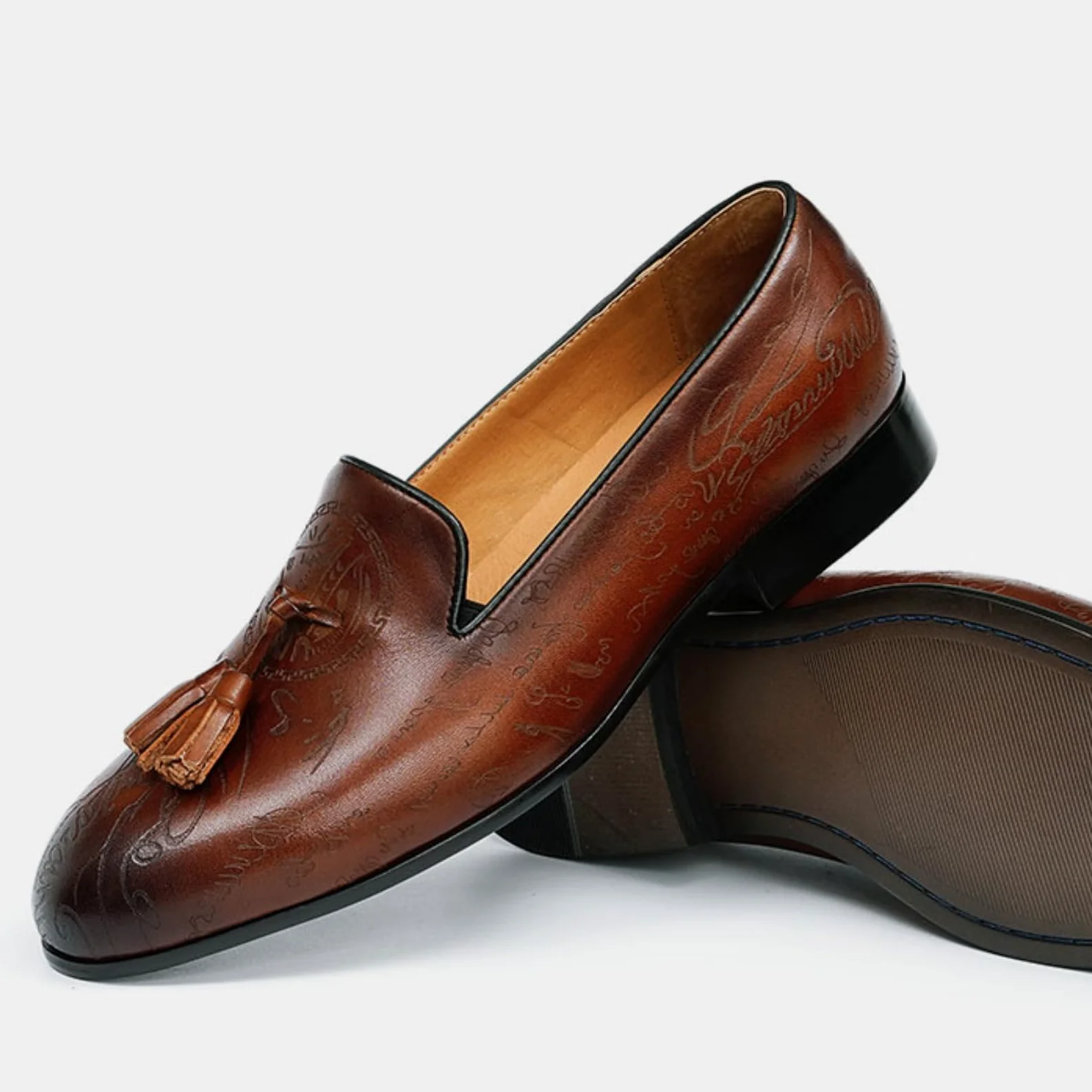Genérico Mocasines Hombre con Borlas para Traje Boda Ceremonia | Mocasines sin cordones con borlas, diseño grabado y tacón 3 cm para traje, boda, oficina y eventos