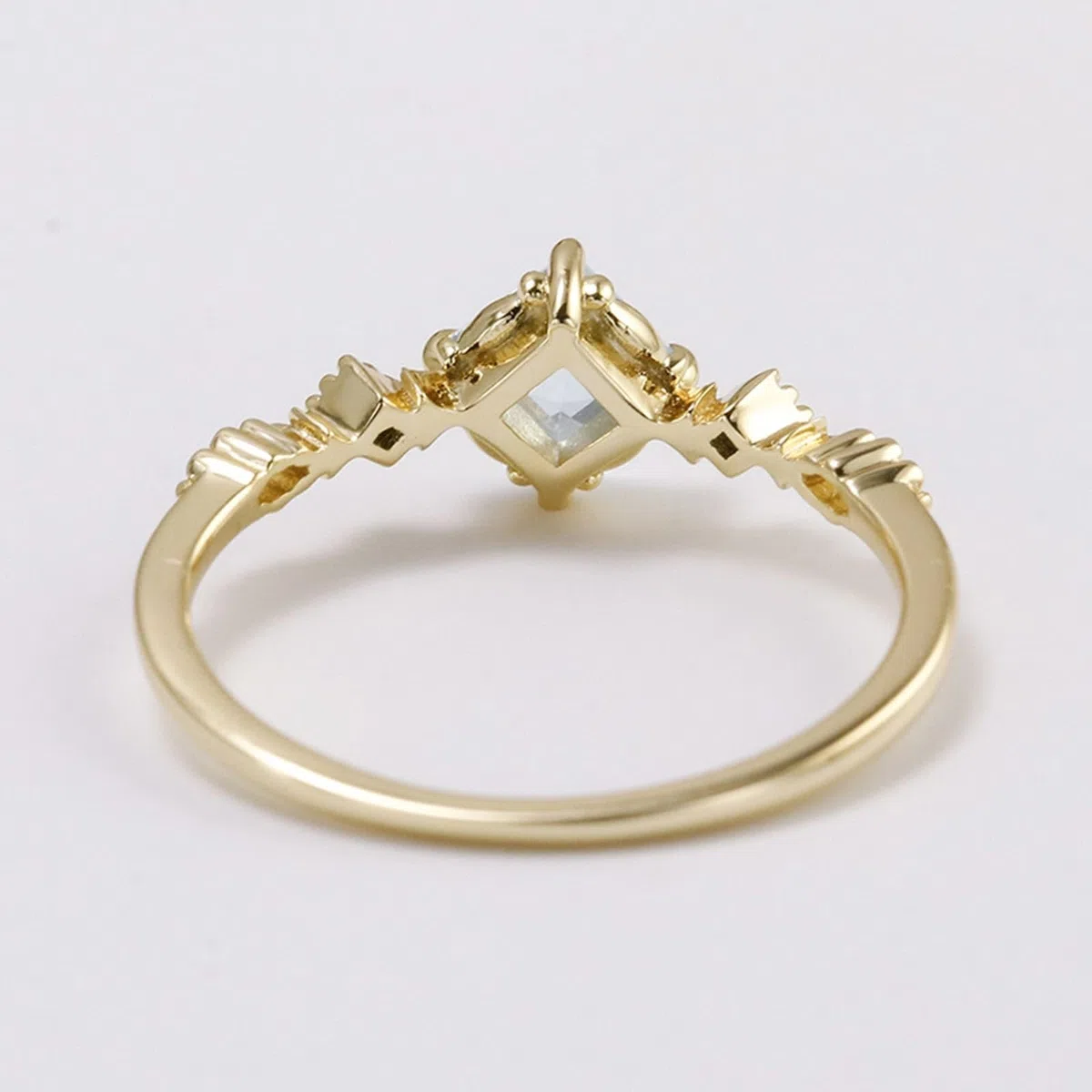 Anillo de boda de oro amarillo de 9 K/14 K/18 K con topacio azul claro cuadrado en 4 garras