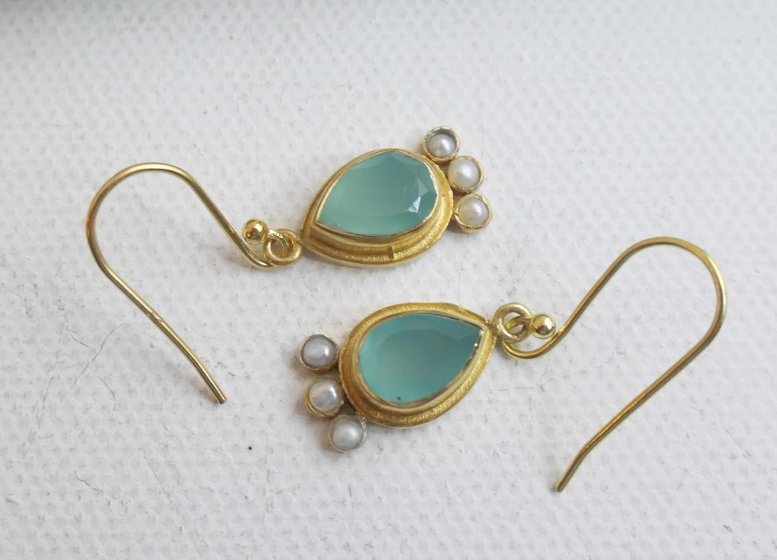 Pendientes de Plata de Ley 925 con Baño de Oro de Calcedonia Aqua y Perla de Agua Dulce