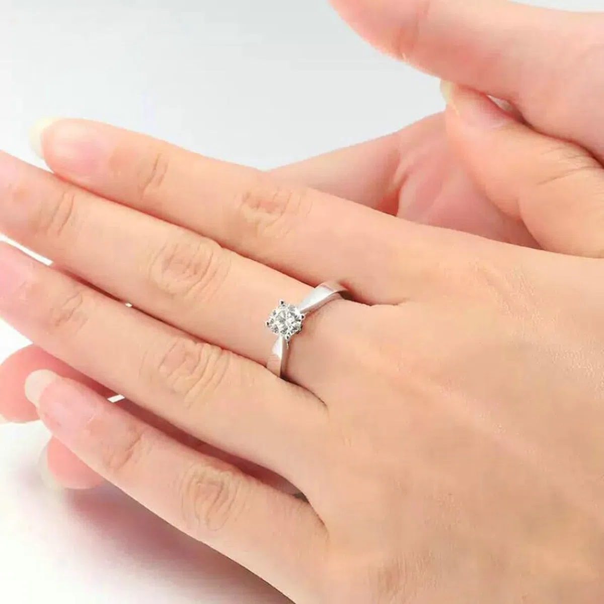 Anillos de compromiso de oro blanco, solitario de 0,5 quilates de diamante para mujer