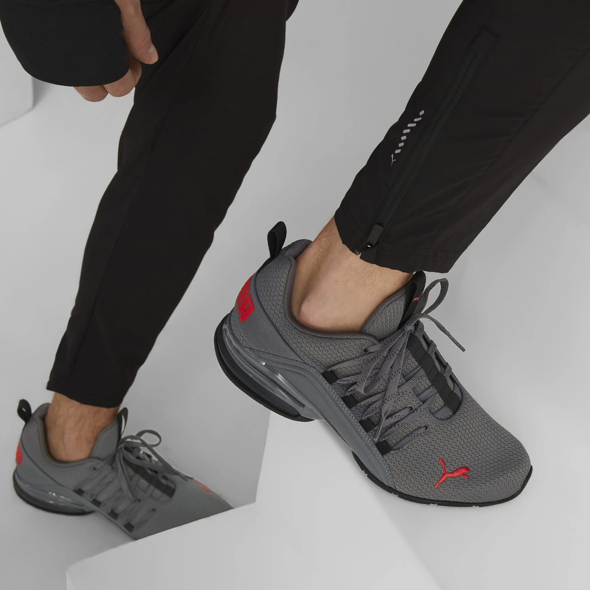 PUMA Zapatillas de Running Hombre Axelion Refresh 41, Black Cool Dark Gray Red